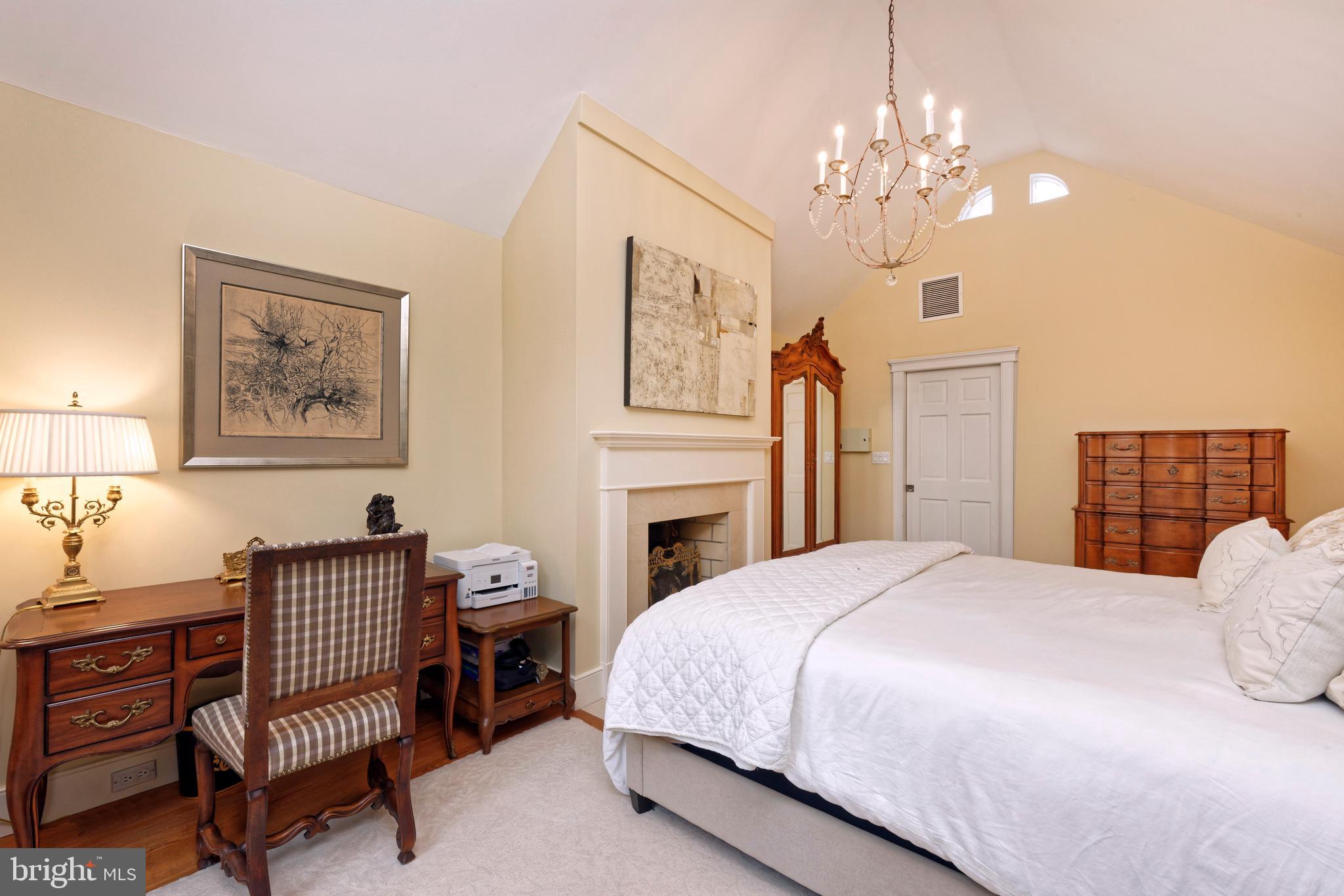 OLD TOWN ALEXANDRIA - Residential