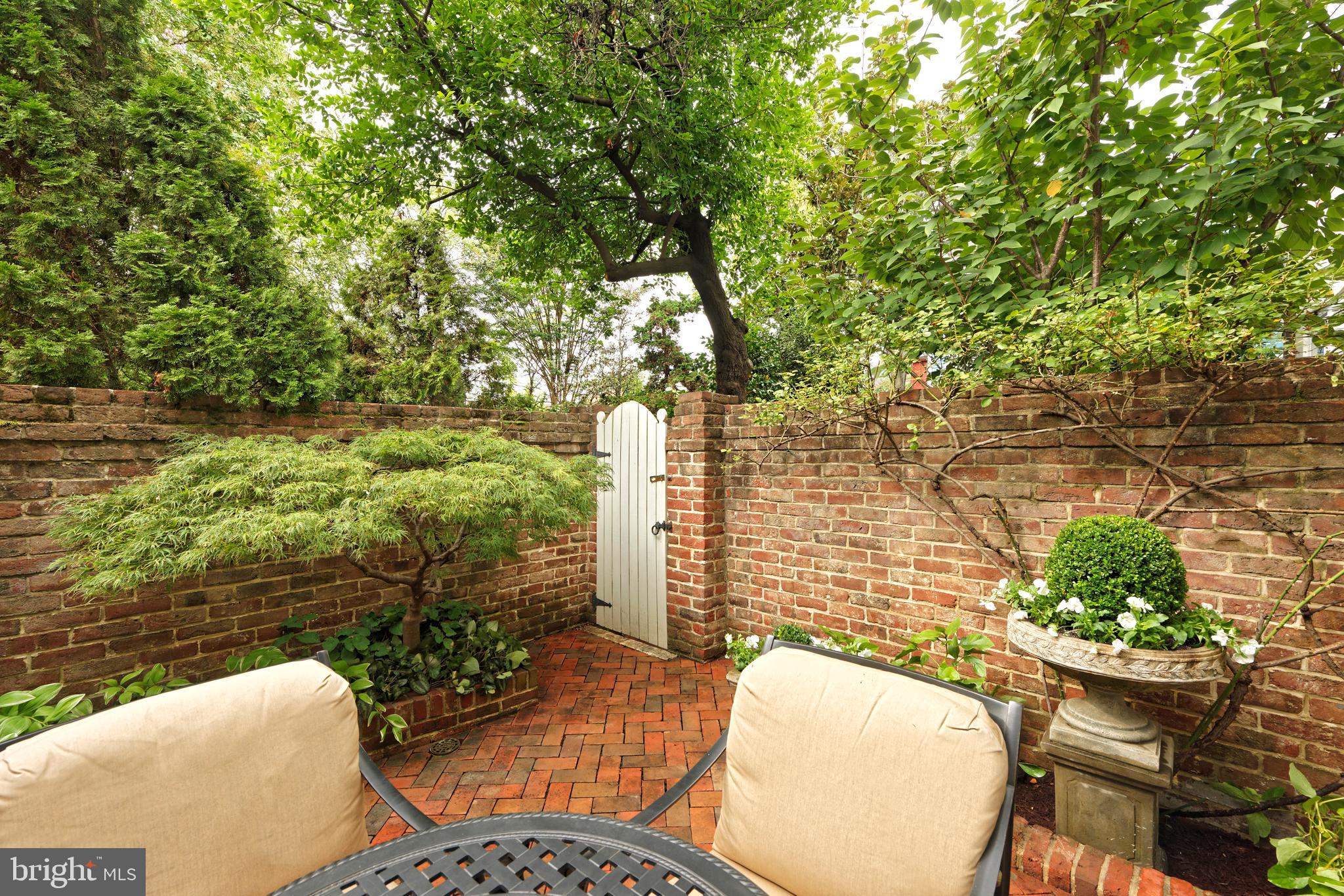 OLD TOWN ALEXANDRIA - Residential