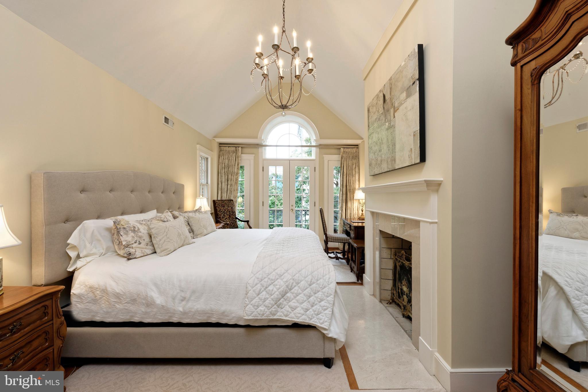 OLD TOWN ALEXANDRIA - Residential