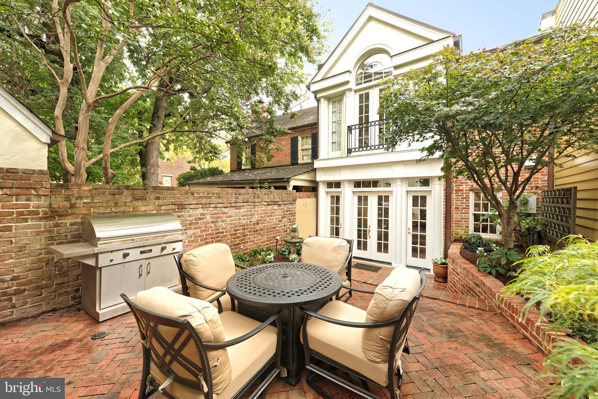 OLD TOWN ALEXANDRIA - Residential