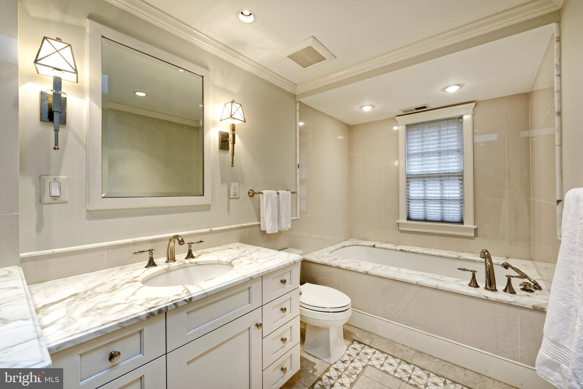 OLD TOWN ALEXANDRIA - Residential