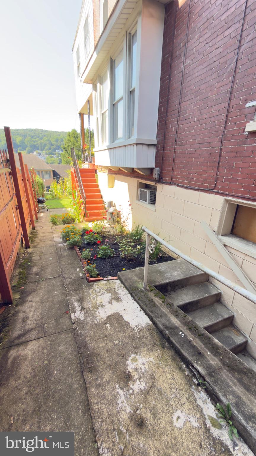 1742 MINERAL SPRING ROAD
