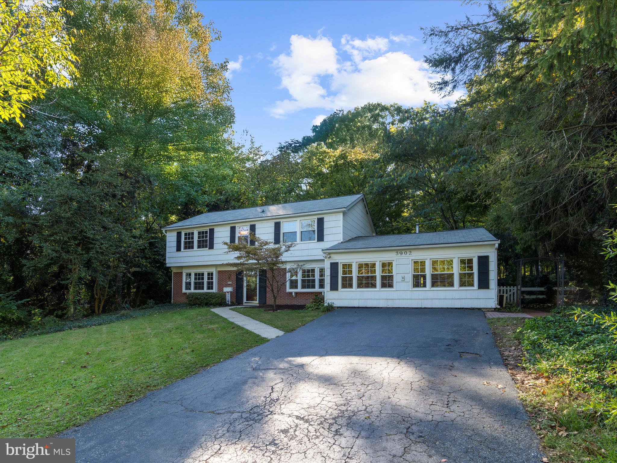 3902 WAKEFIELD LANE