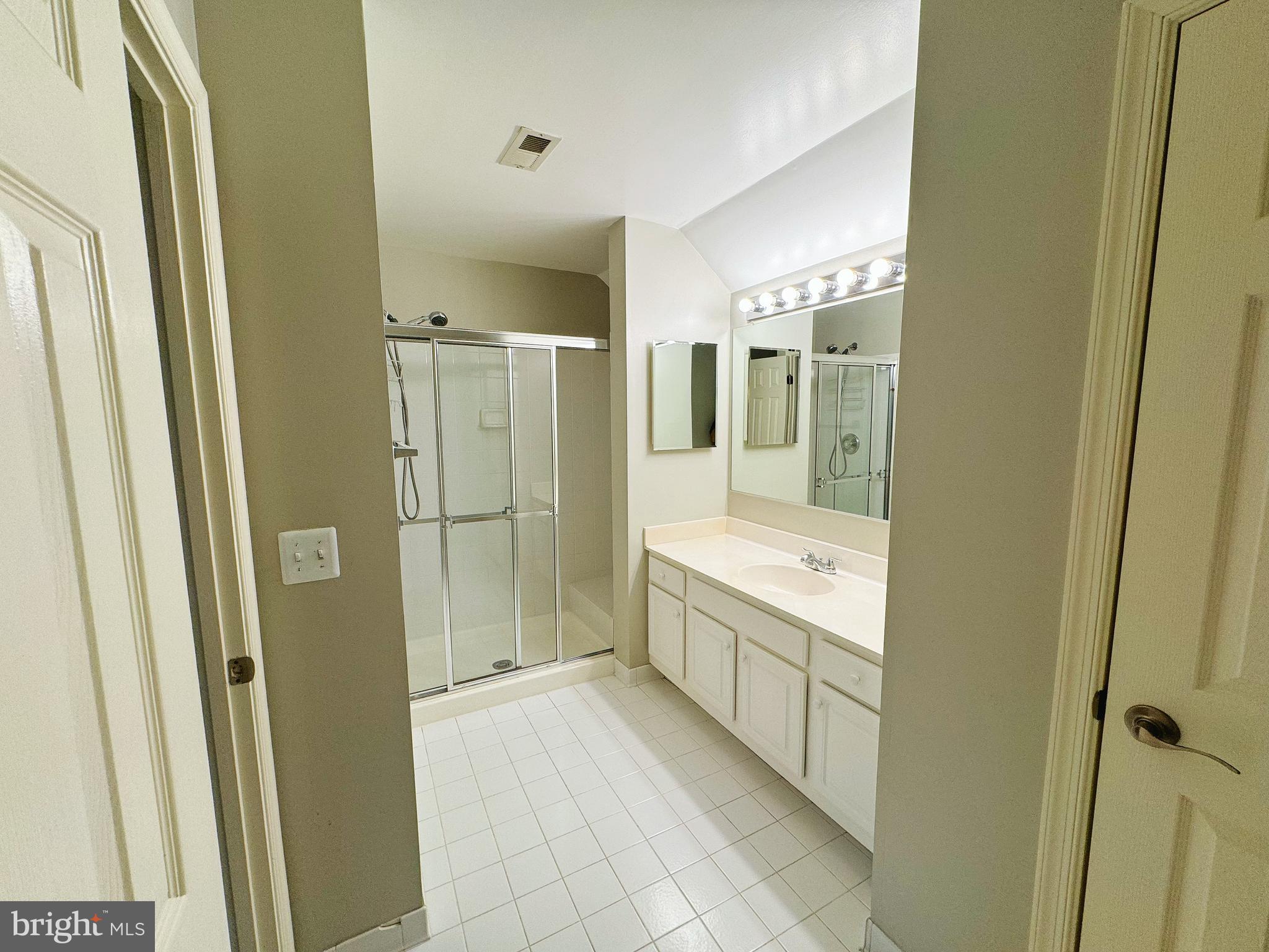 RETREAT AT SYCAMORE RIDG - Residential Lease