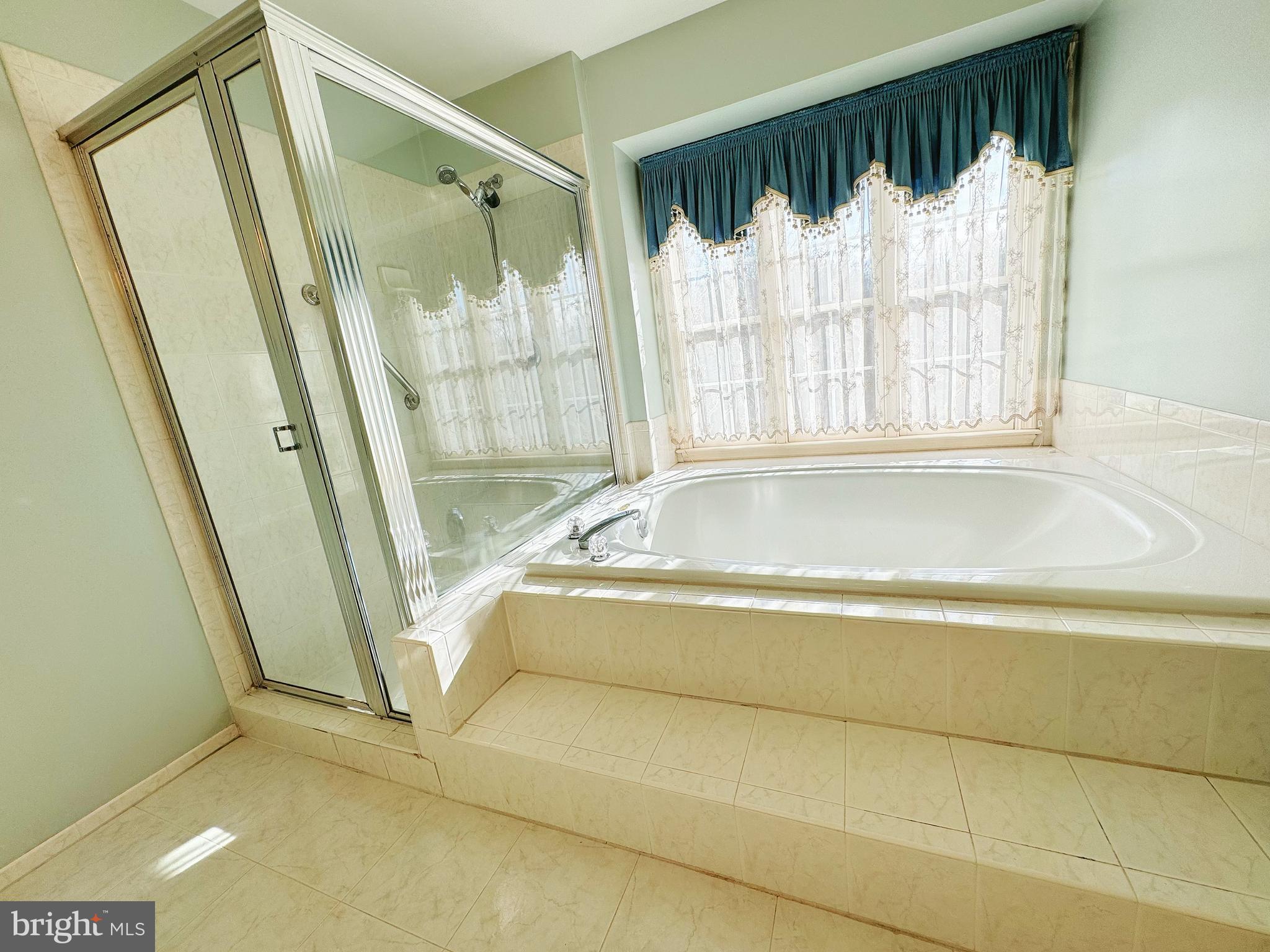 RETREAT AT SYCAMORE RIDG - Residential Lease