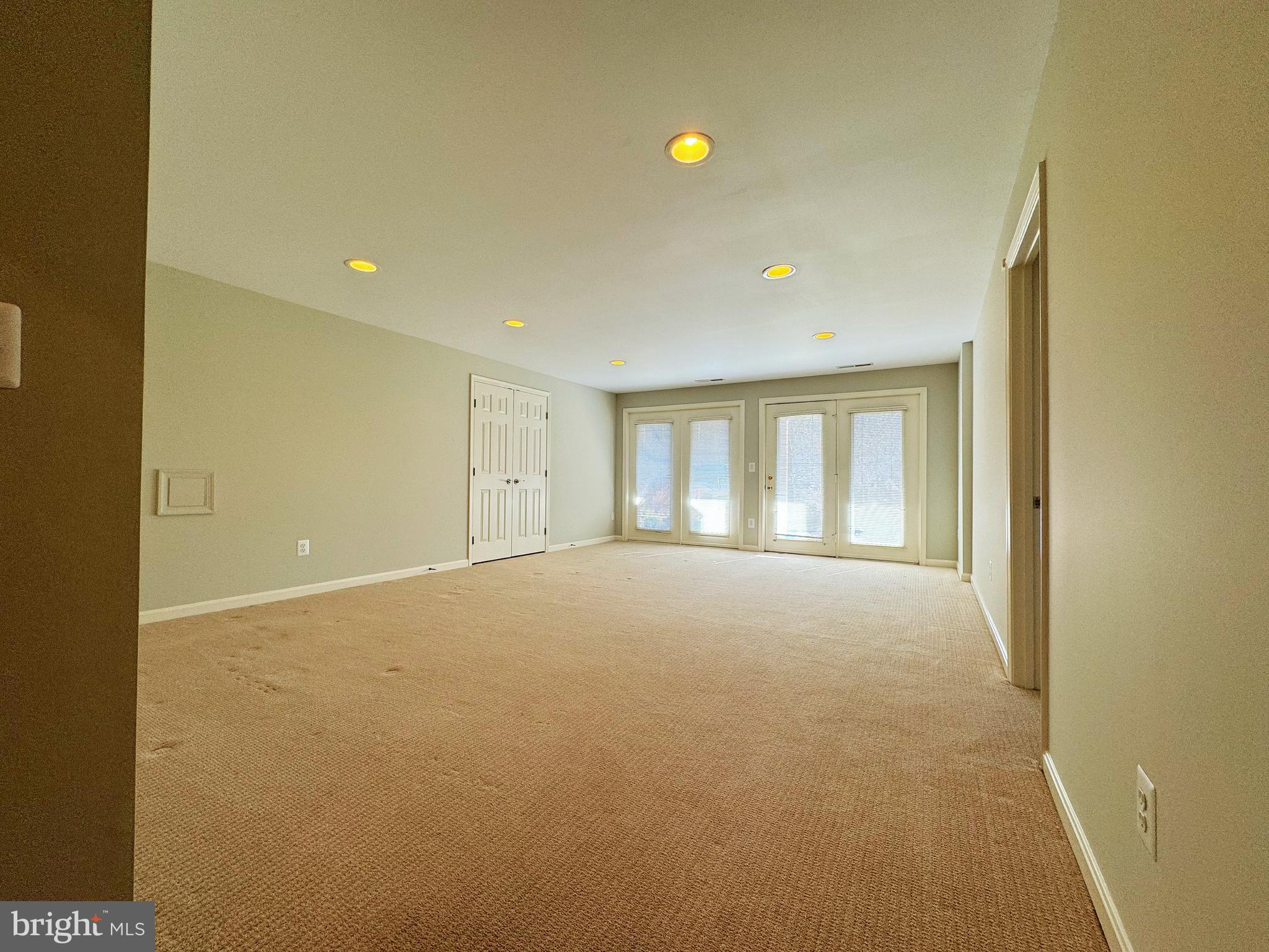 RETREAT AT SYCAMORE RIDG - Residential Lease