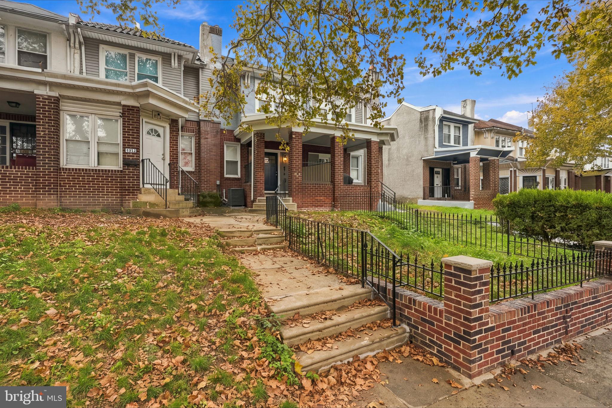 1934 W GODFREY AVENUE