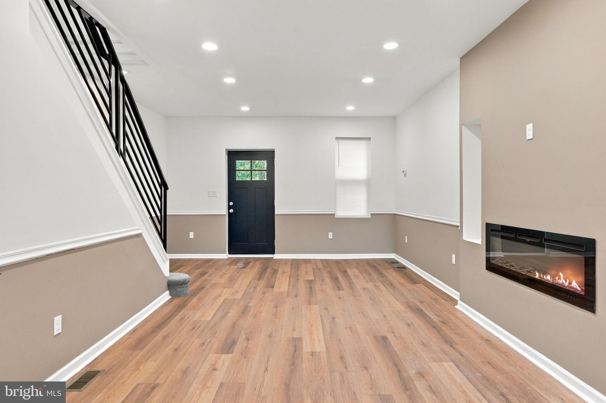 1934 W GODFREY AVENUE