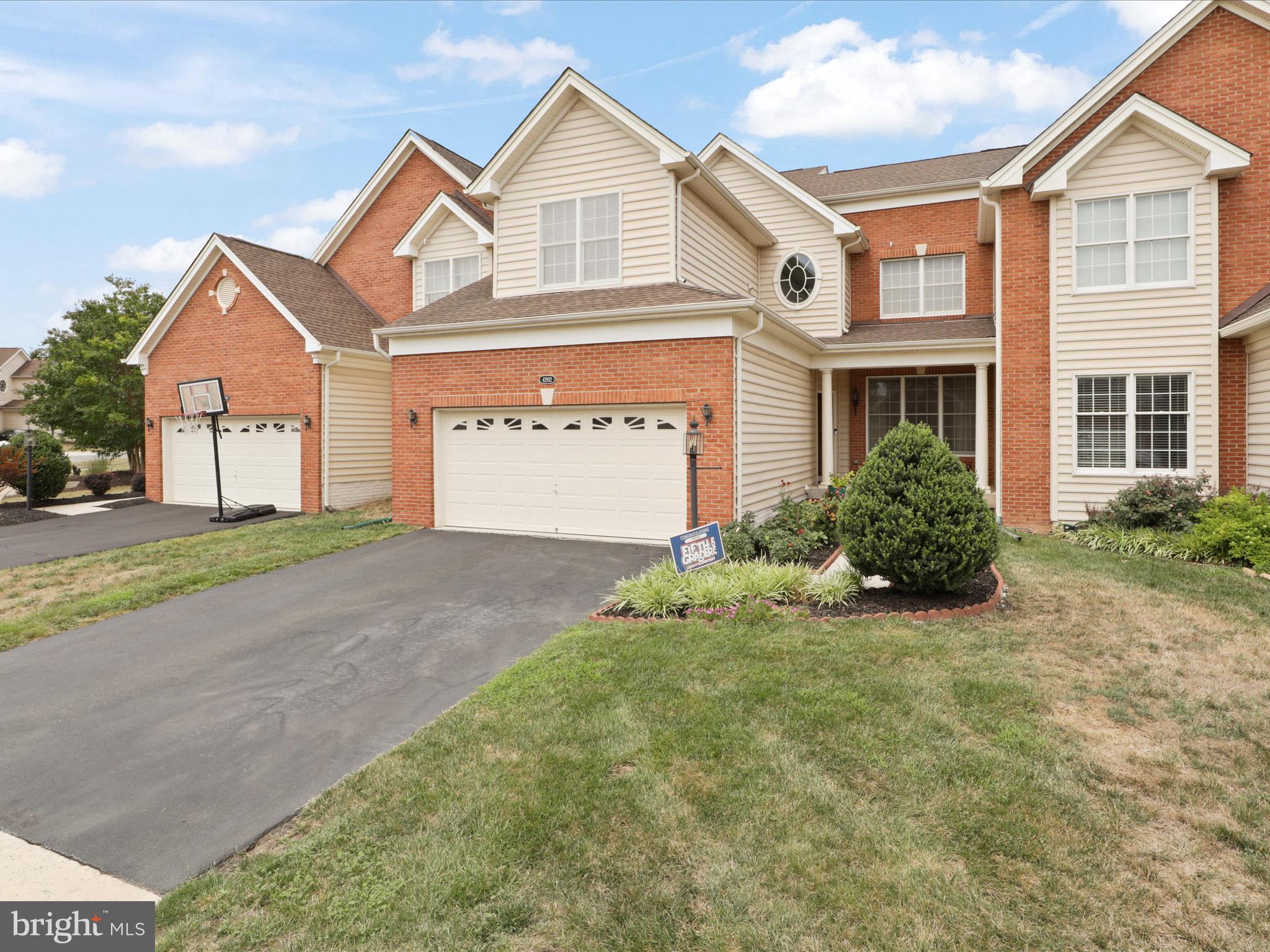 LOUDOUN VALLEY ESTATES 2 - Residential Lease