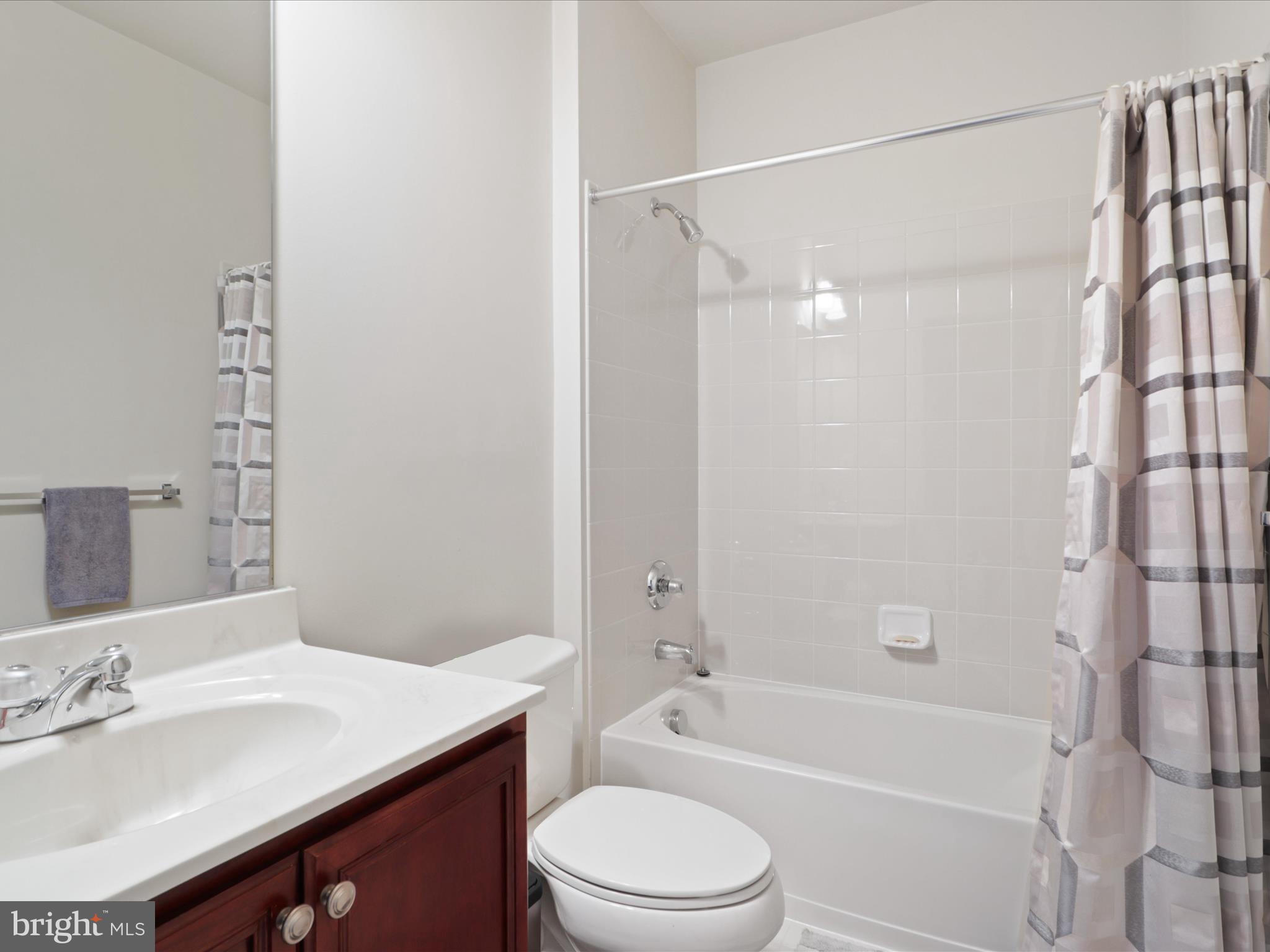 LOUDOUN VALLEY ESTATES 2 - Residential Lease