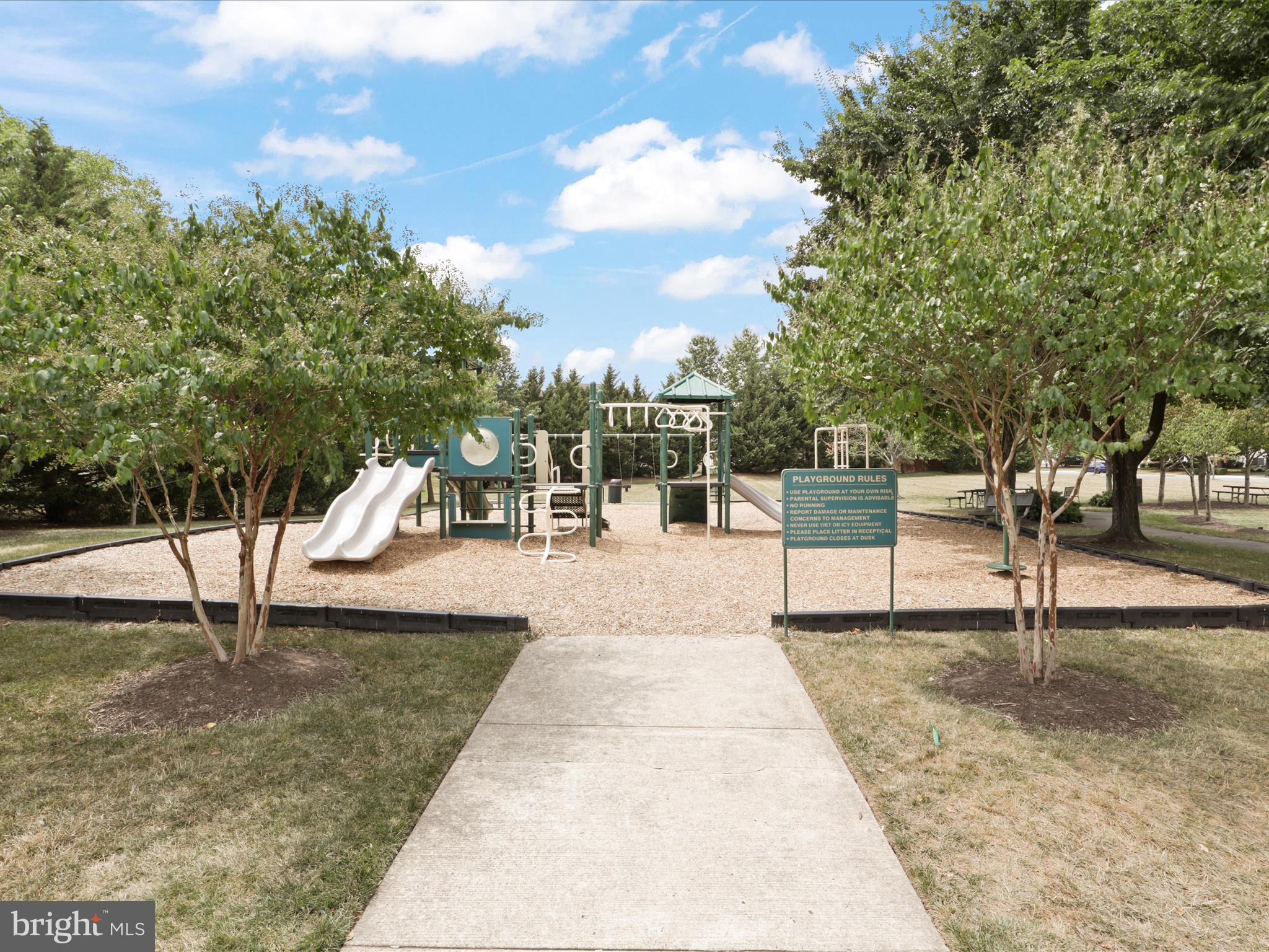 LOUDOUN VALLEY ESTATES 2 - Residential Lease