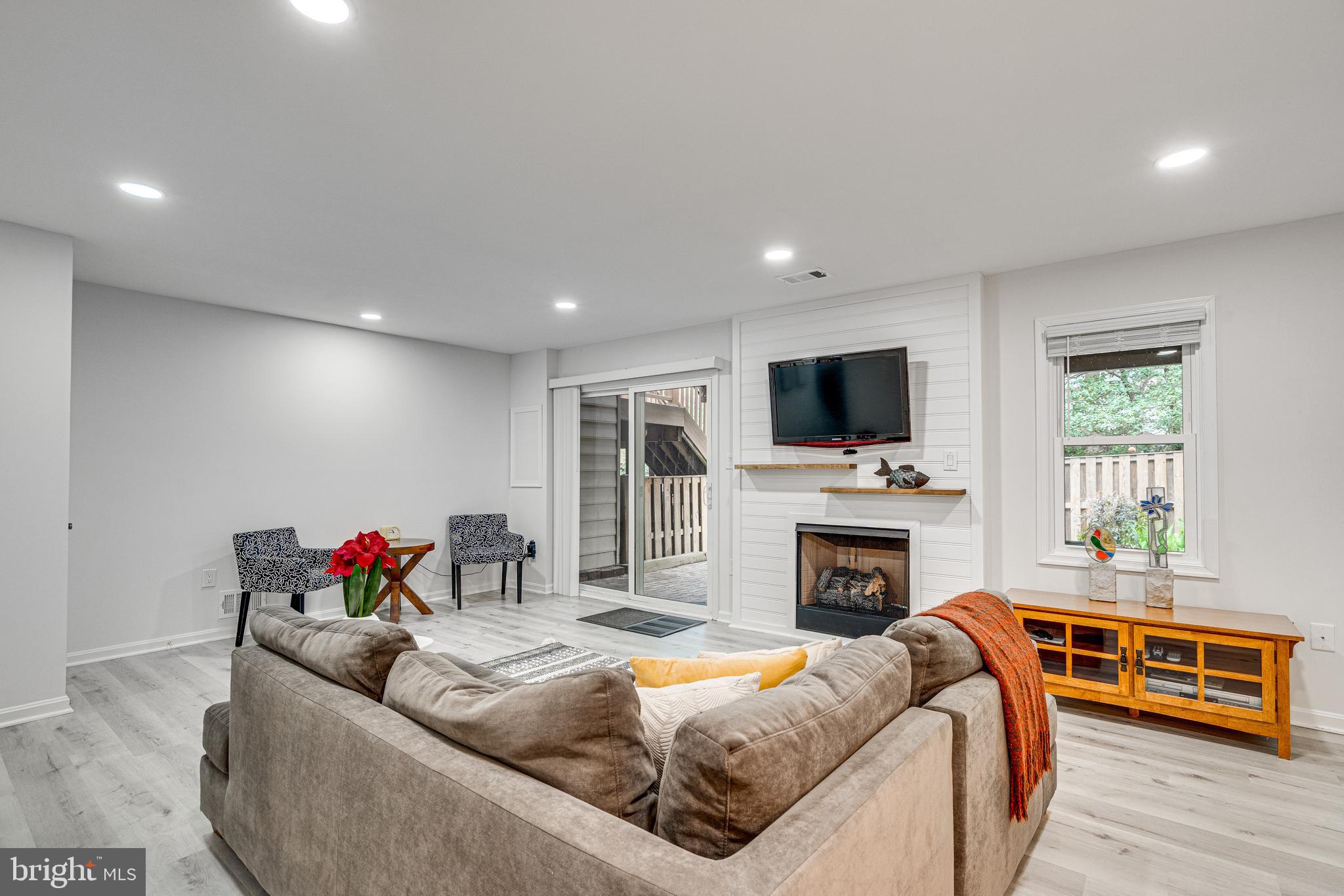 FAIR WOODS - Residential