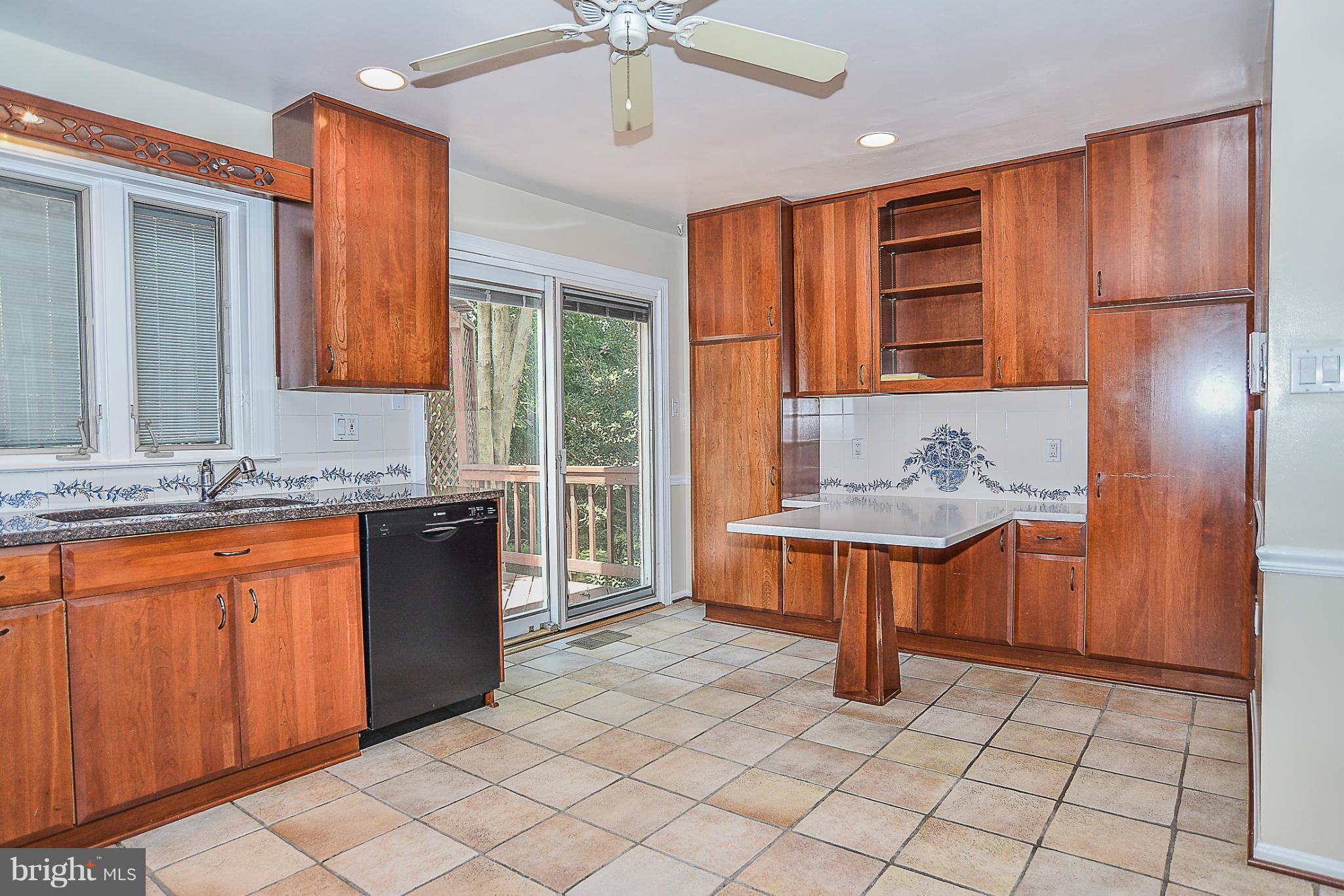 KINGS MANOR - Residential Lease