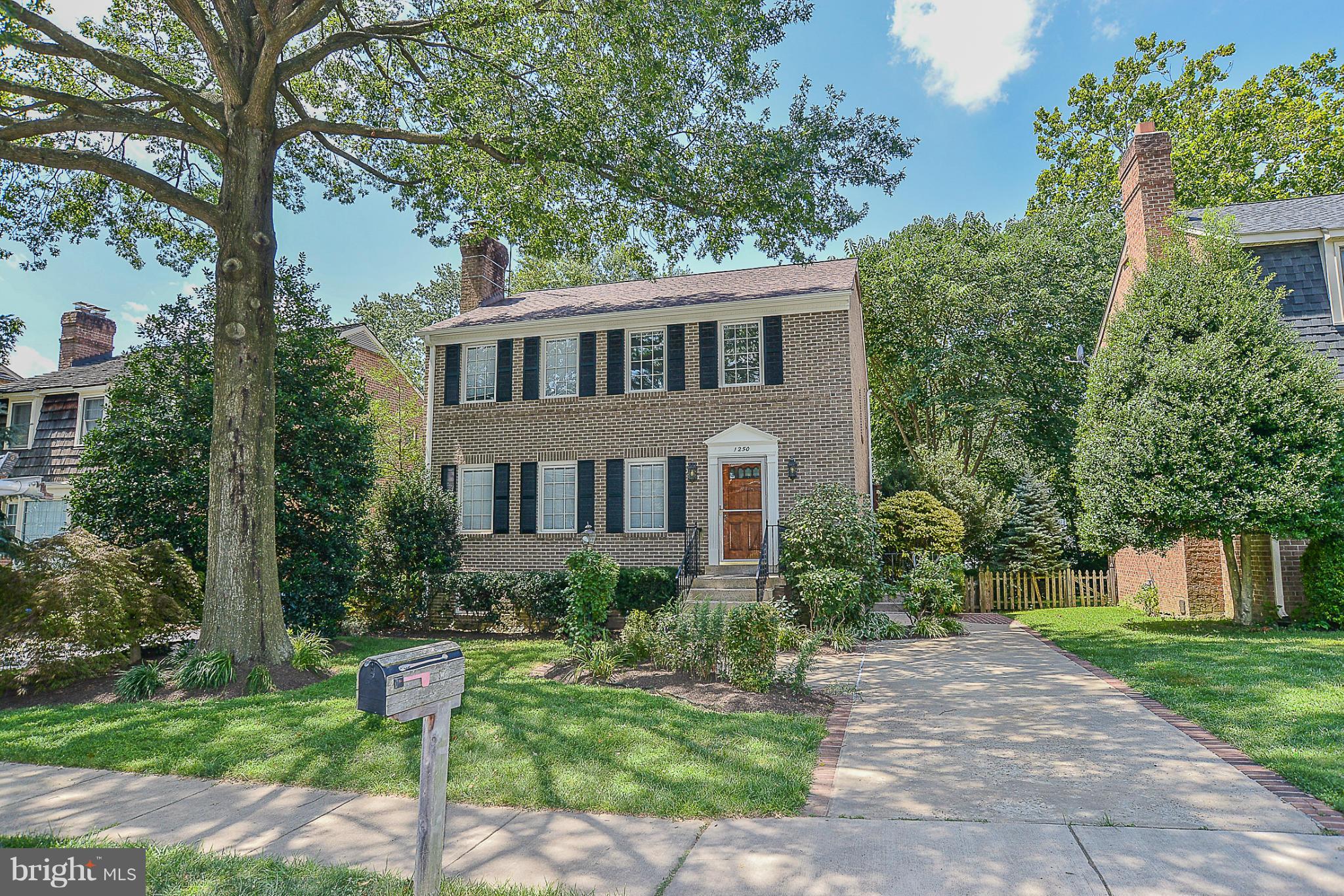 KINGS MANOR - Residential Lease