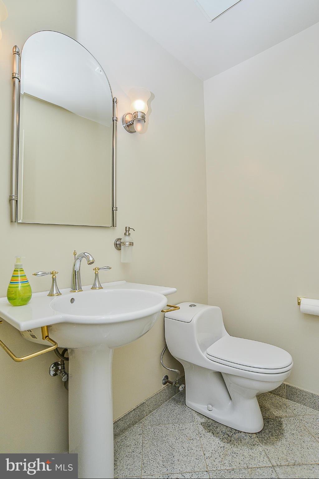 KINGS MANOR - Residential Lease