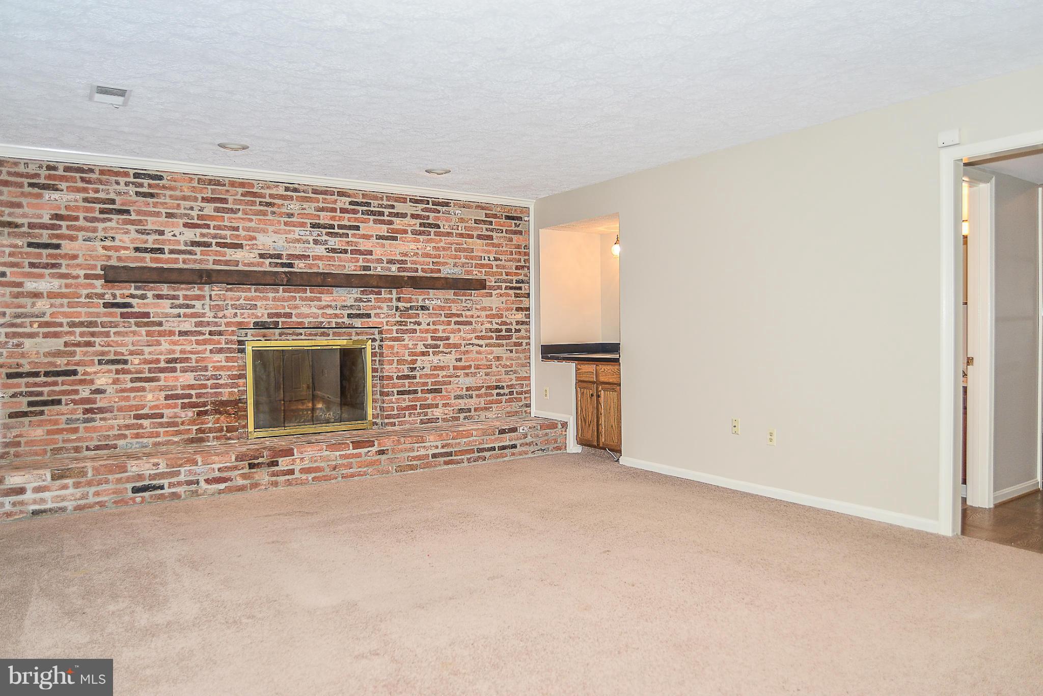 KINGS MANOR - Residential Lease