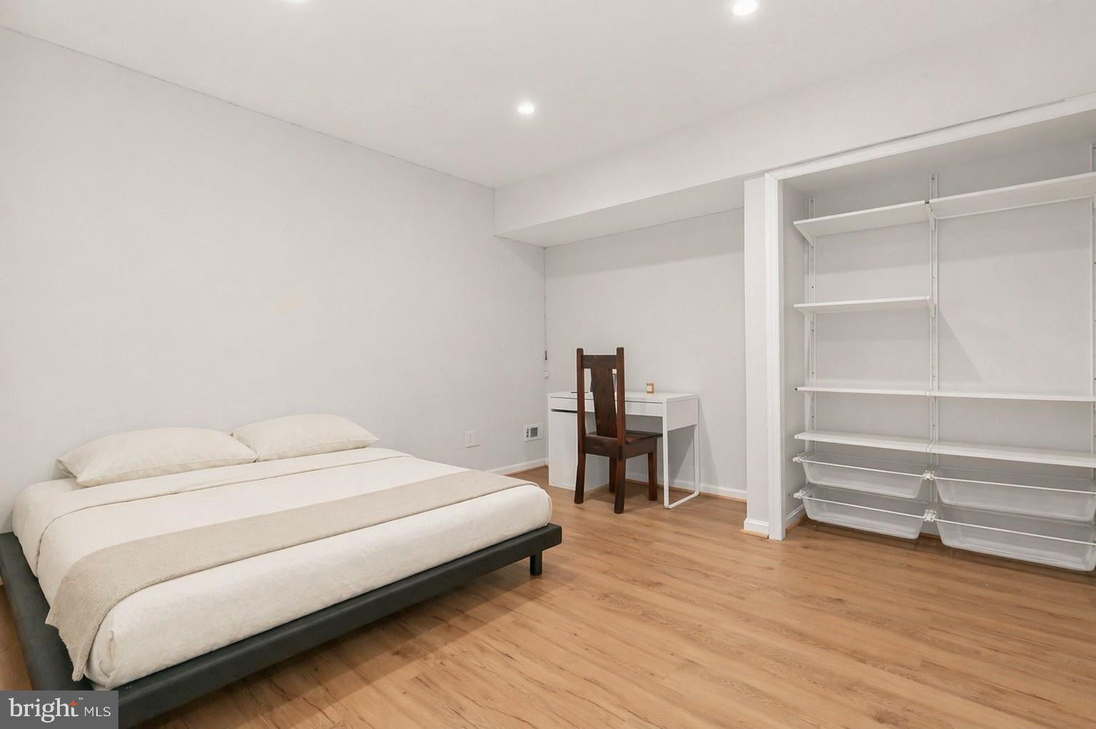 WOODSIDE PARK - Residential