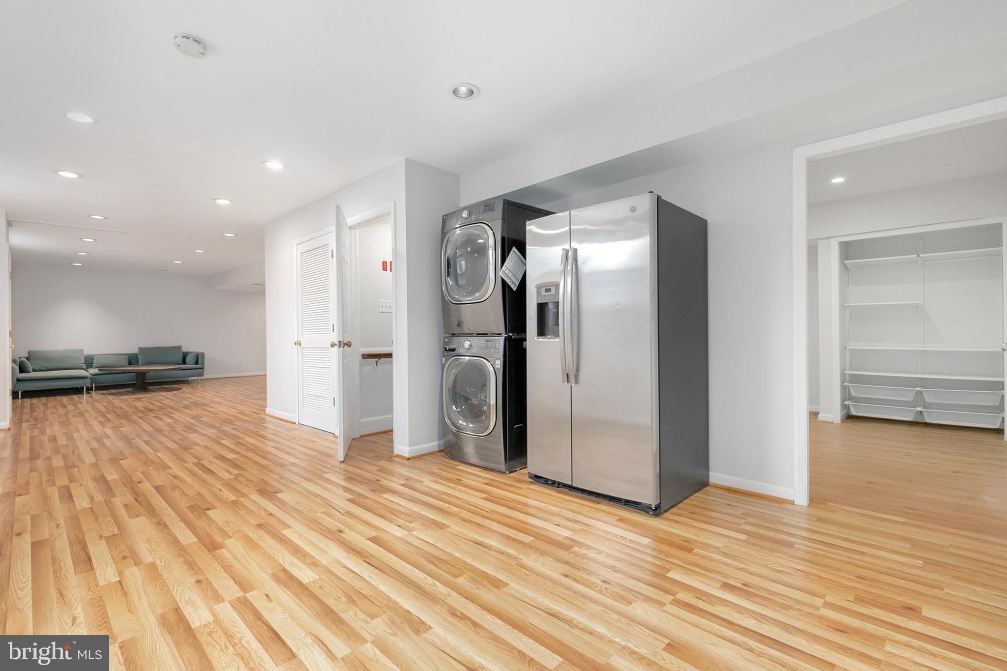 WOODSIDE PARK - Residential