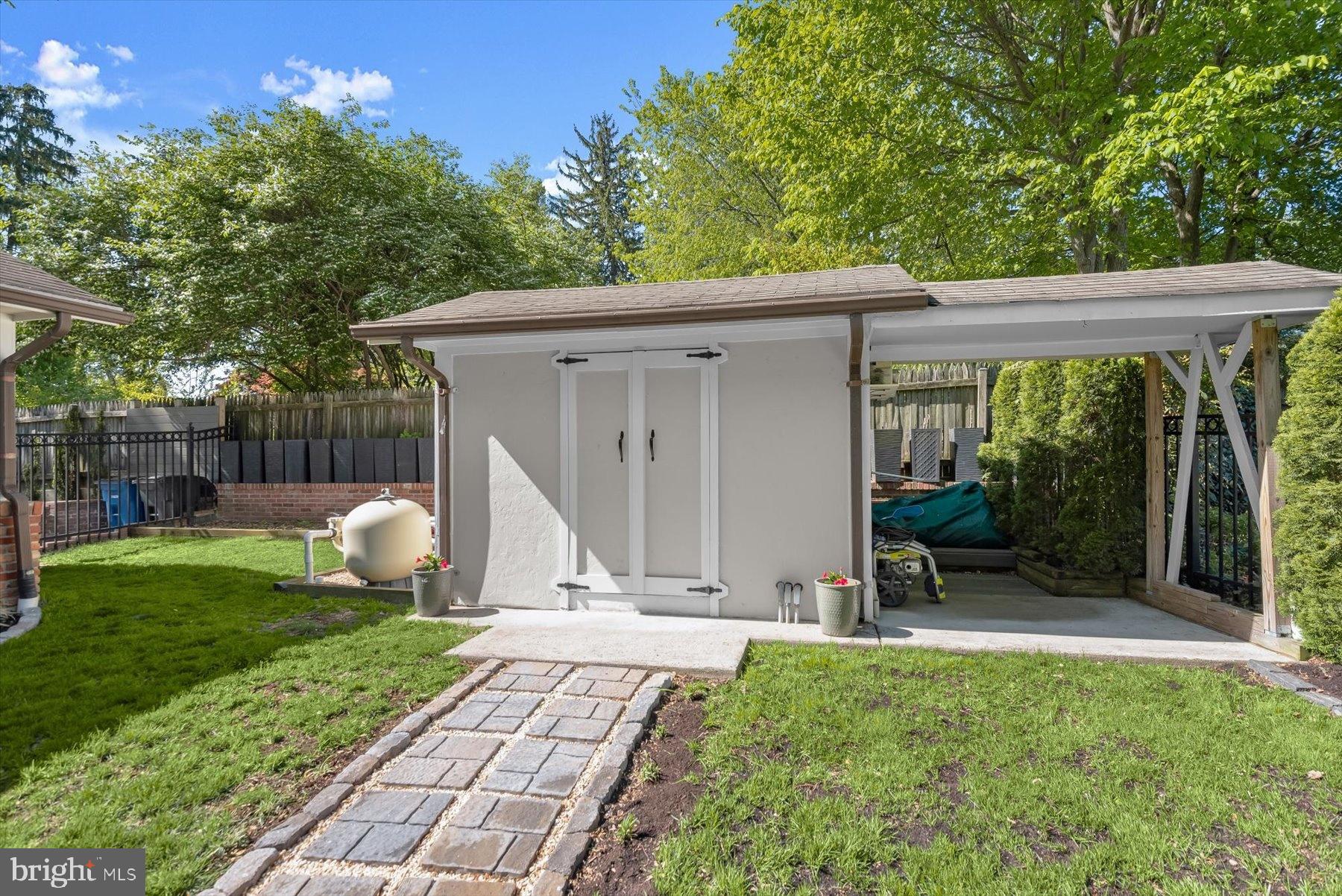 WOODSIDE PARK - Residential