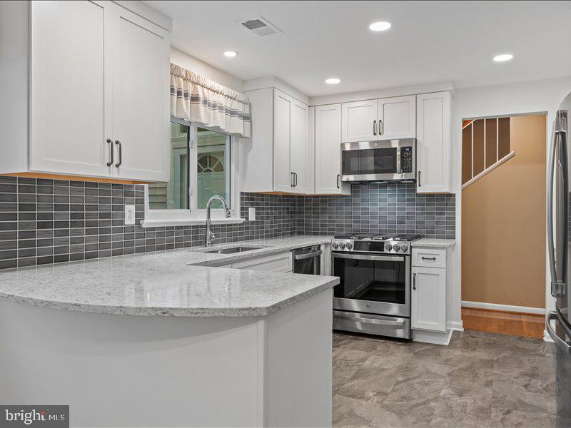 1428 YELLOWWOOD COURT