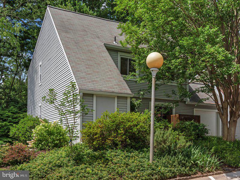 1428 YELLOWWOOD COURT