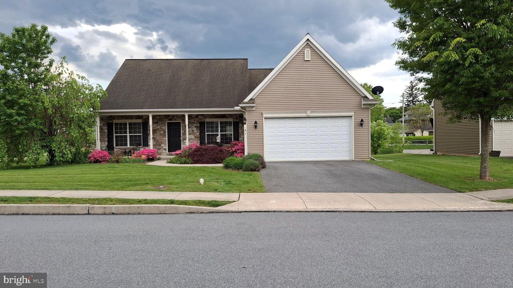Photo of 41 Union Crest Drive, ANNVILLE, PA 17003 (MLS # PALN2024000)