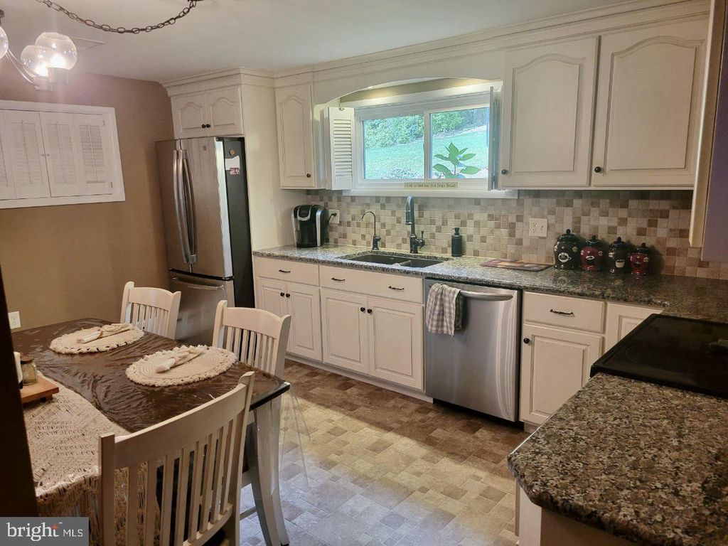 Photo of 195 Bonview Drive, Denver, PA 17517 (MLS # PALA2042168)