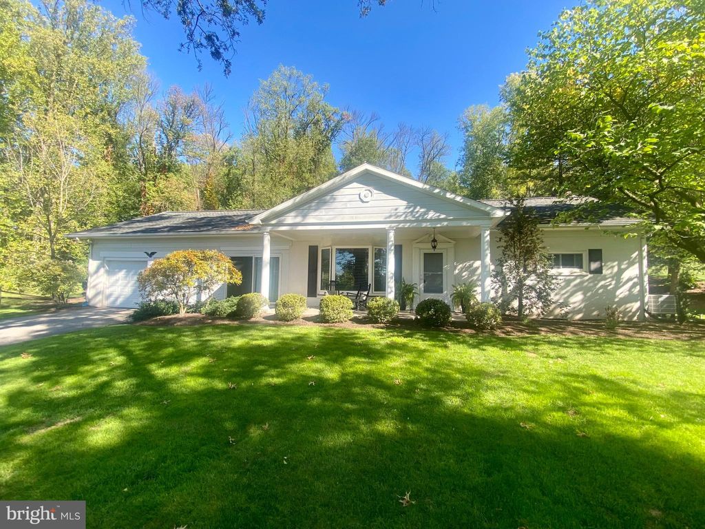 Photo of 195 Bonview Drive, Denver, PA 17517 (MLS # PALA2042168)