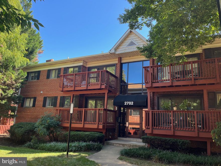 Wonderful move-in ready condo in a FABULOUS location. The Seminary Walk community is truly a hidden gem and this building is nestled right in the heart! Conveniently located right by Duke St, 0.6 miles to top rated MacArthur Elementary school, 1.3 miles from the King St. metro station, 1 mile to Alexandria Commons, close to Whole Foods and Wegmans, and a short drive to historic sites, parks, and Old Town Alexandria!
This SPACIOUS 969 sq ft re-freshed  2BR/1 BA condo offers a comfortable sanctuary.  BRAND NEW kitchen appliances: stainless steel Samsung range, microwave, and dishwasher. BRAND NEW carpet throughout. Freshly painted throughout as well! Other features include: an in-unit laundry; a spacious rear deck framed by a gorgeous crape myrtle; built-in closet systems and shutters throughout; and dual sinks in the bathroom!
Offering a spectacular location and convenient living, this home has it all...including TONS of parking for guests!