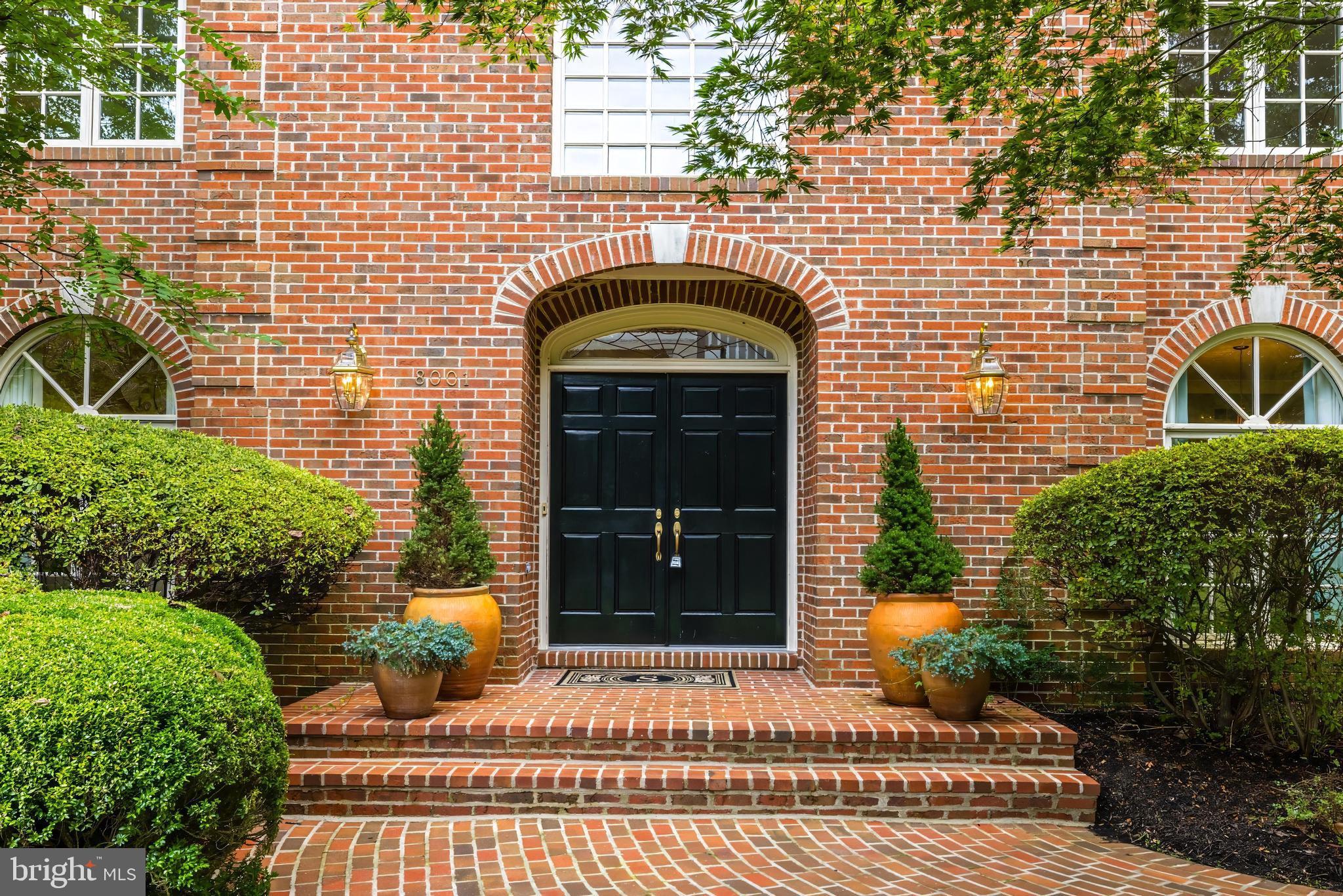 8001 GREENWICH WOODS DRIVE