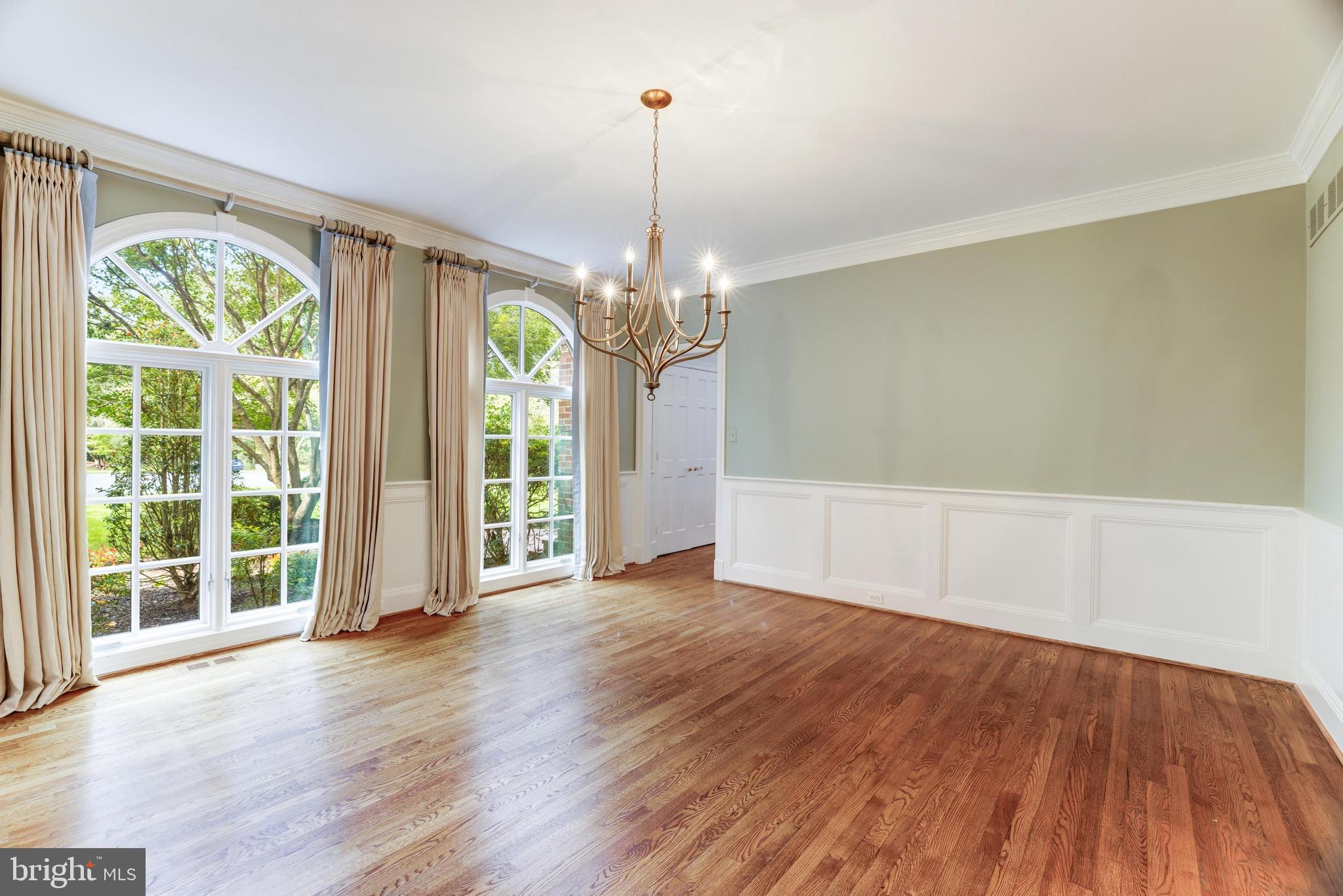 8001 GREENWICH WOODS DRIVE