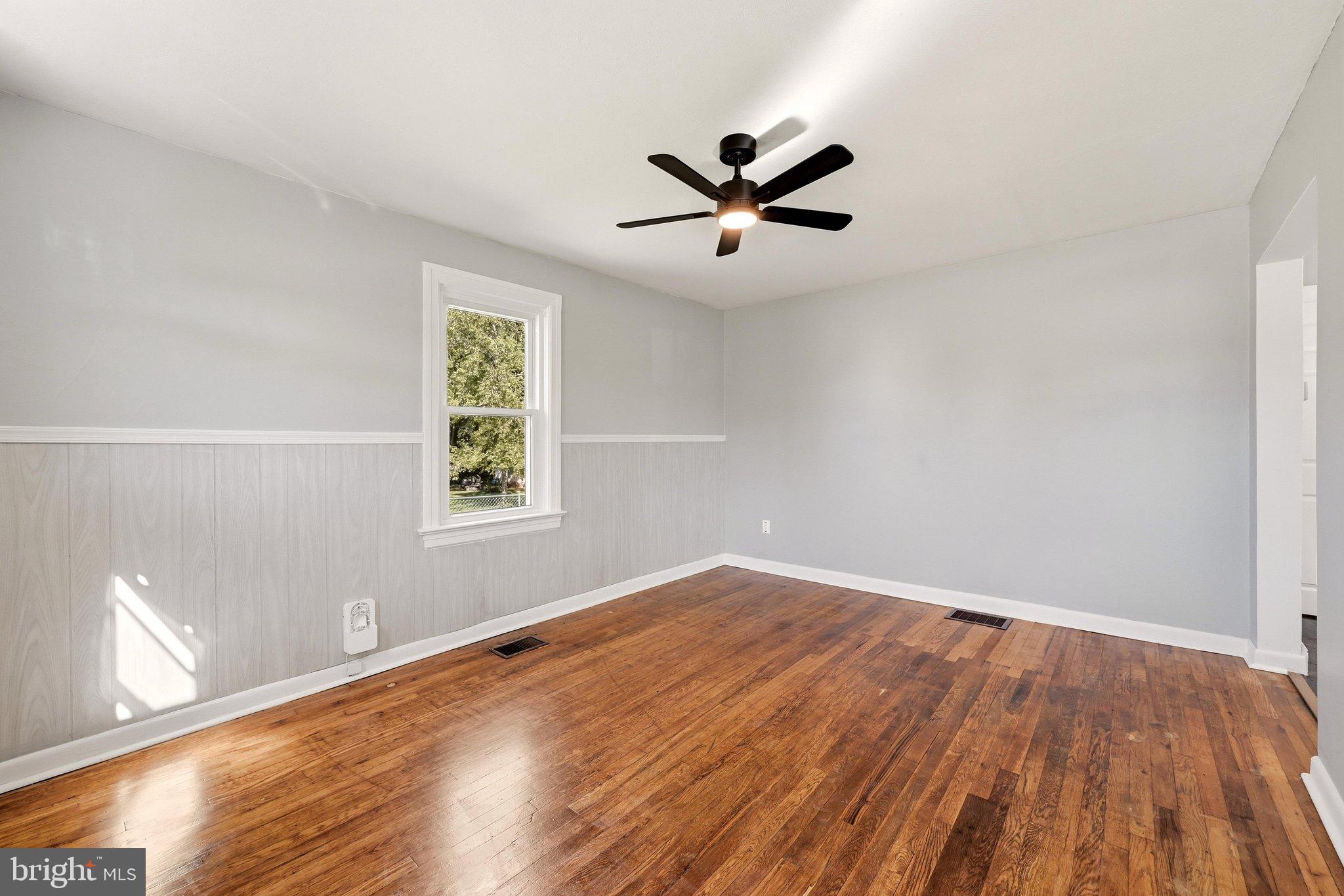737 W 11TH STREET