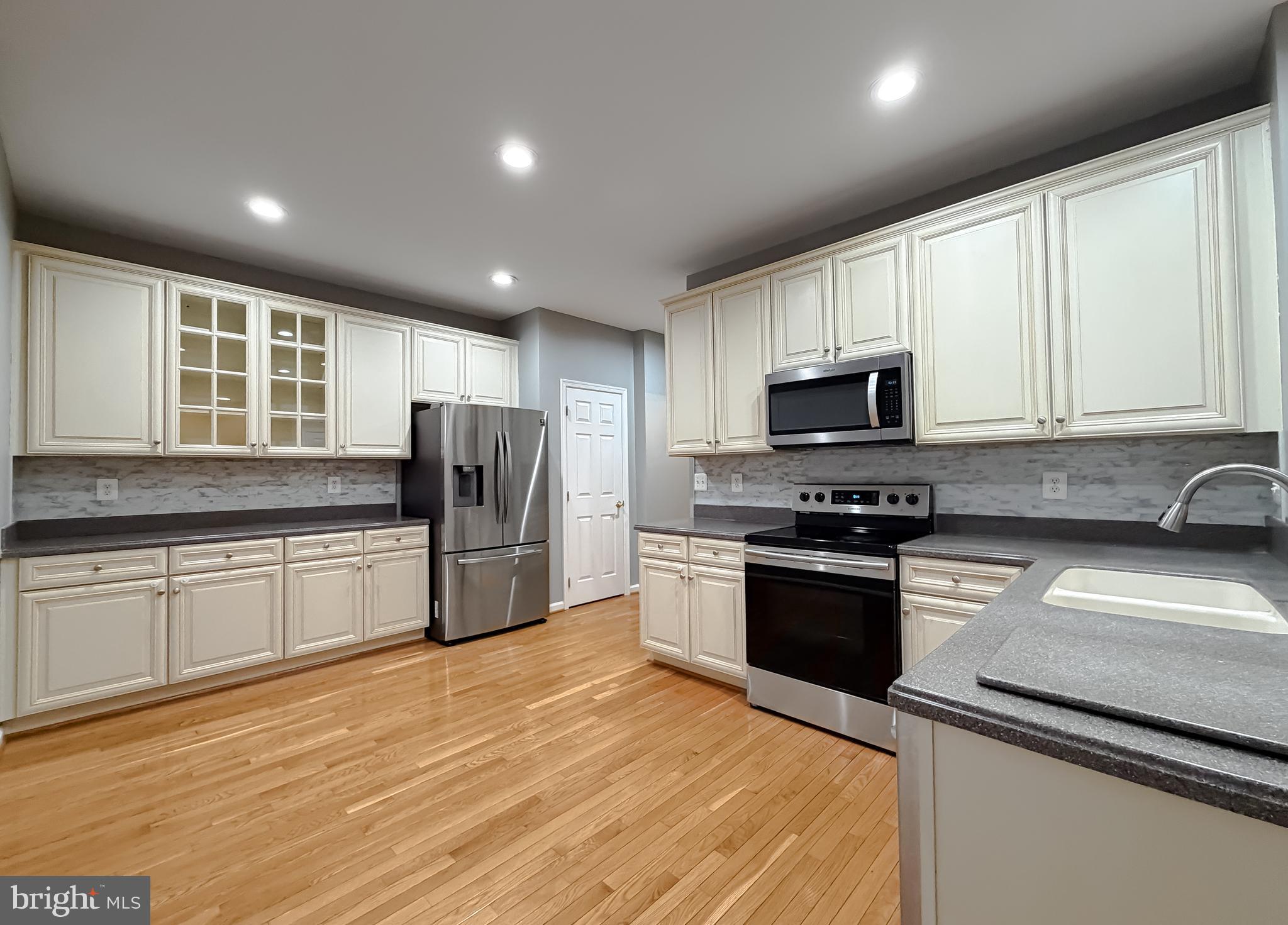 DAHLIA PARK OF WILDEWOOD - Residential