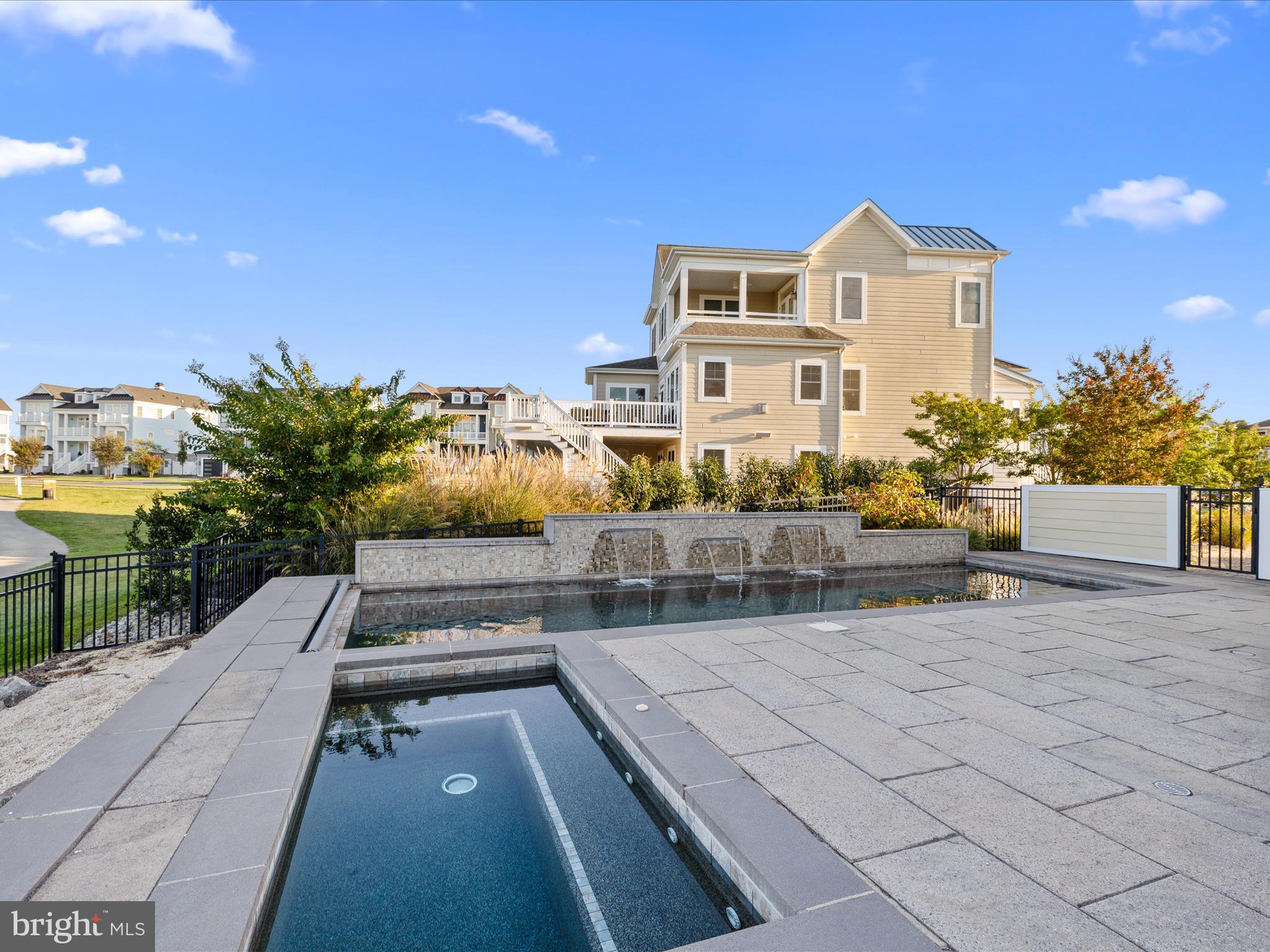 PENINSULA - Residential