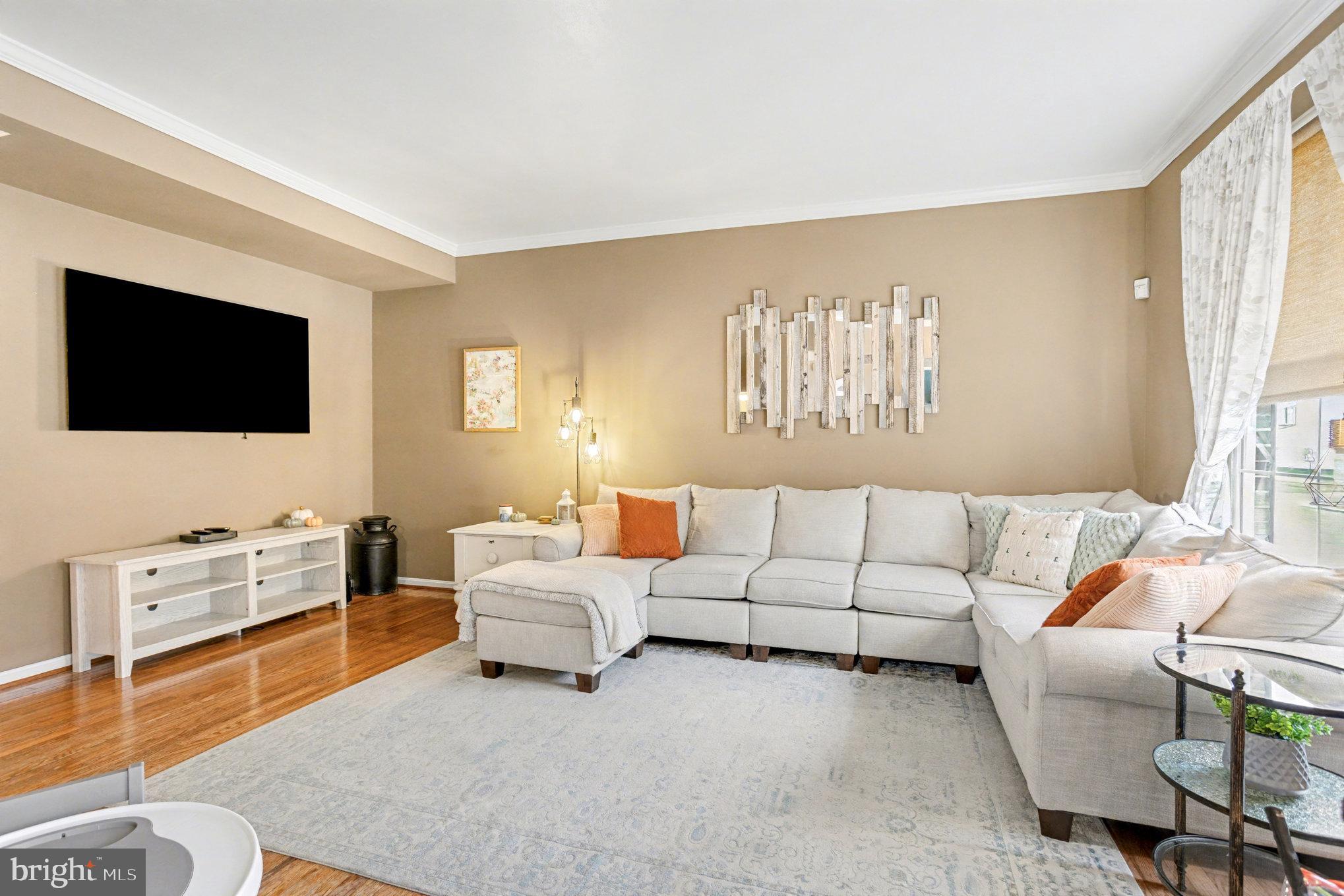 757 HICKORY LIMB CIRCLE W