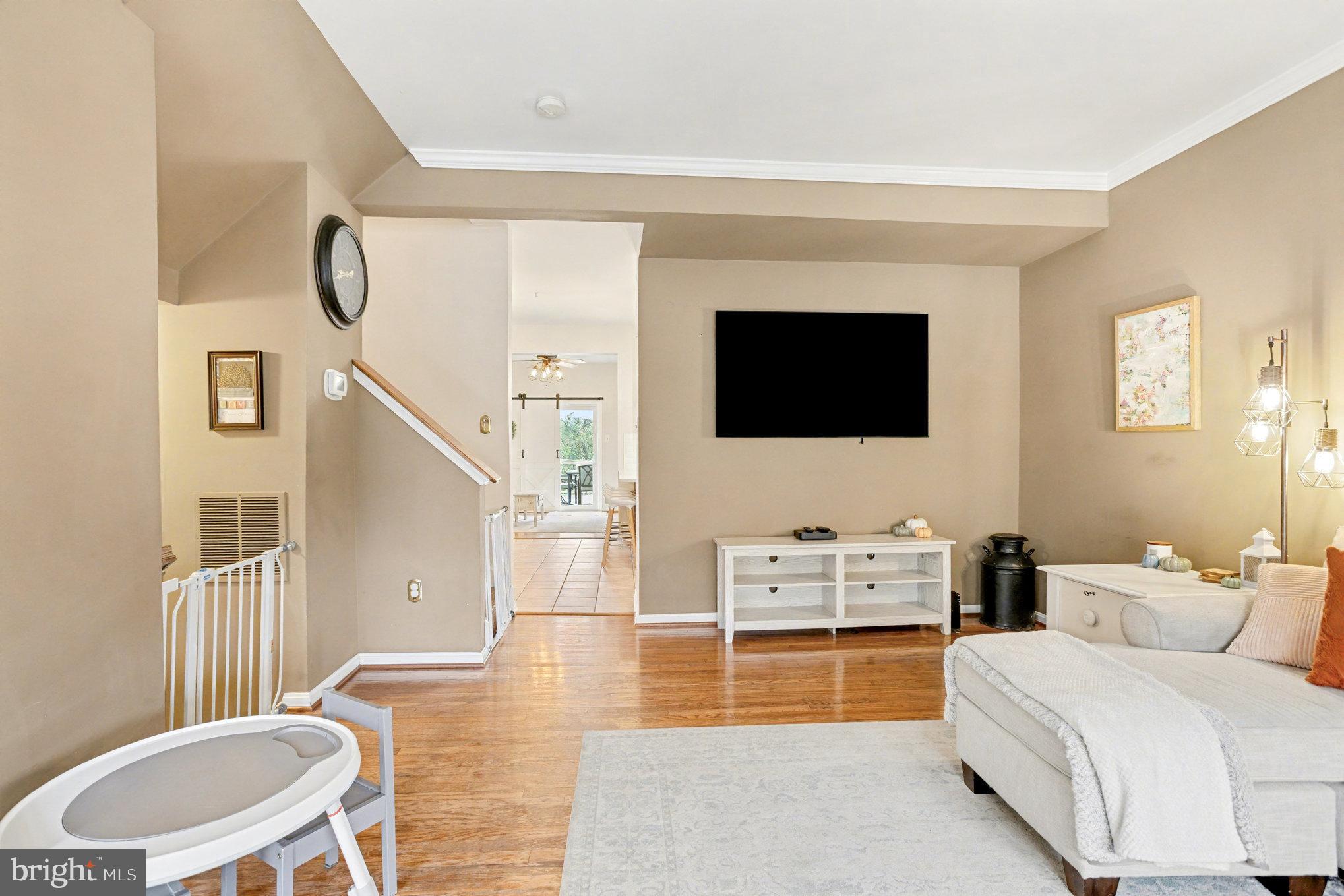 757 HICKORY LIMB CIRCLE W