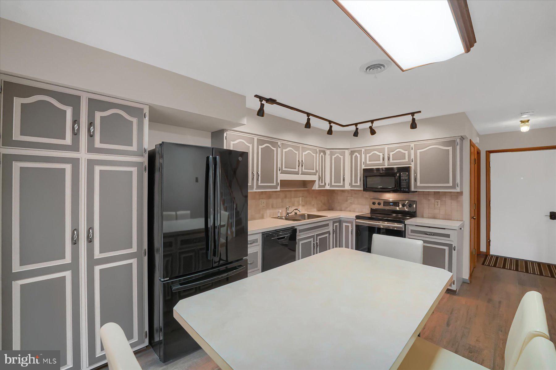 AARON VILLAGE - Residential