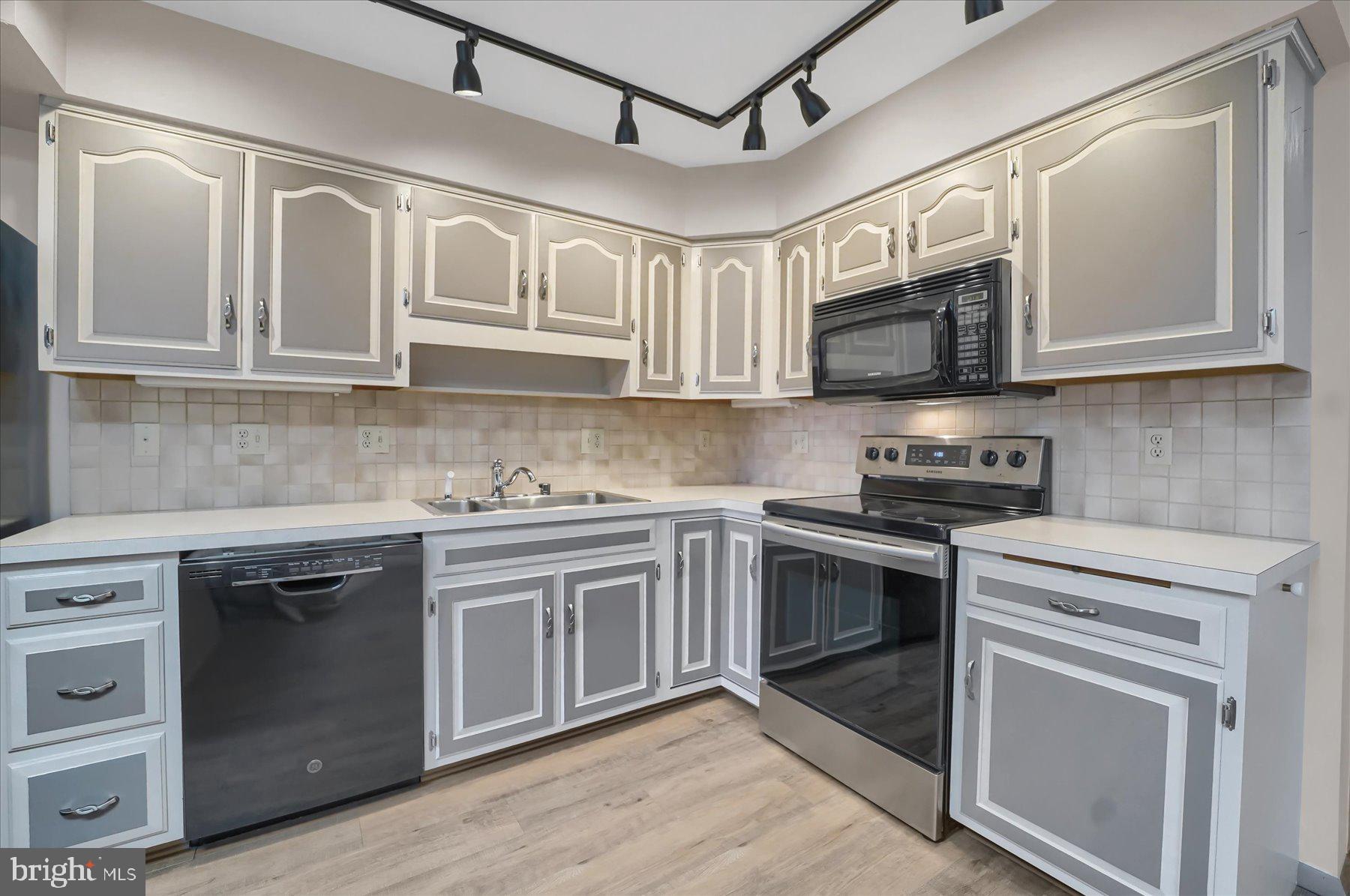 AARON VILLAGE - Residential