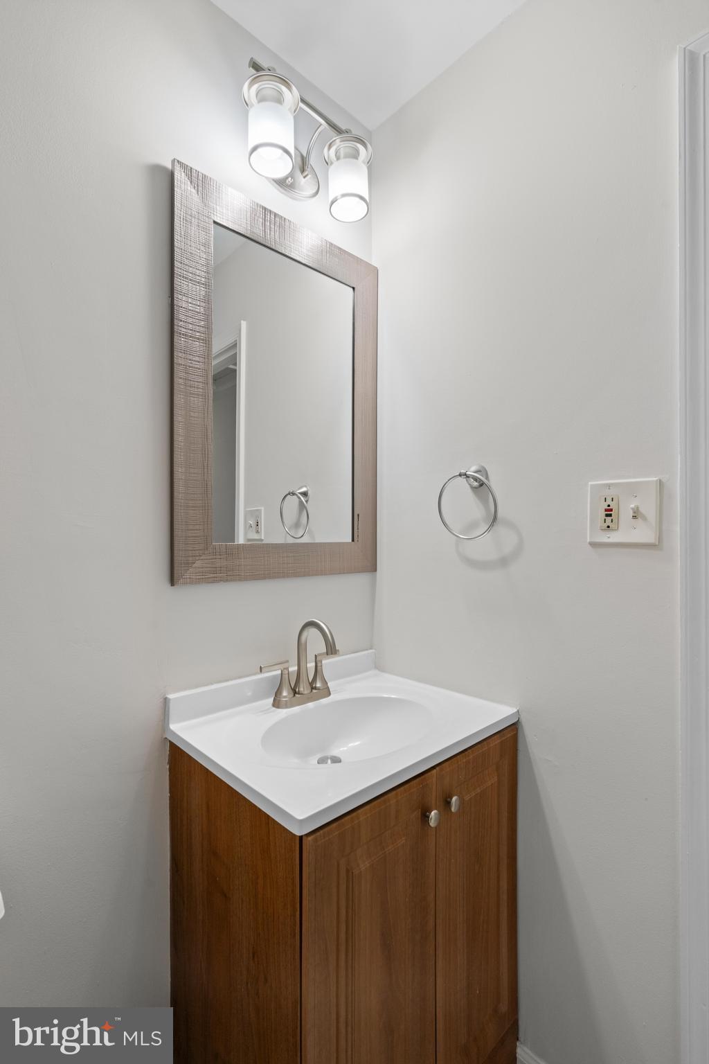 BURKE STATION SQUARE - Residential