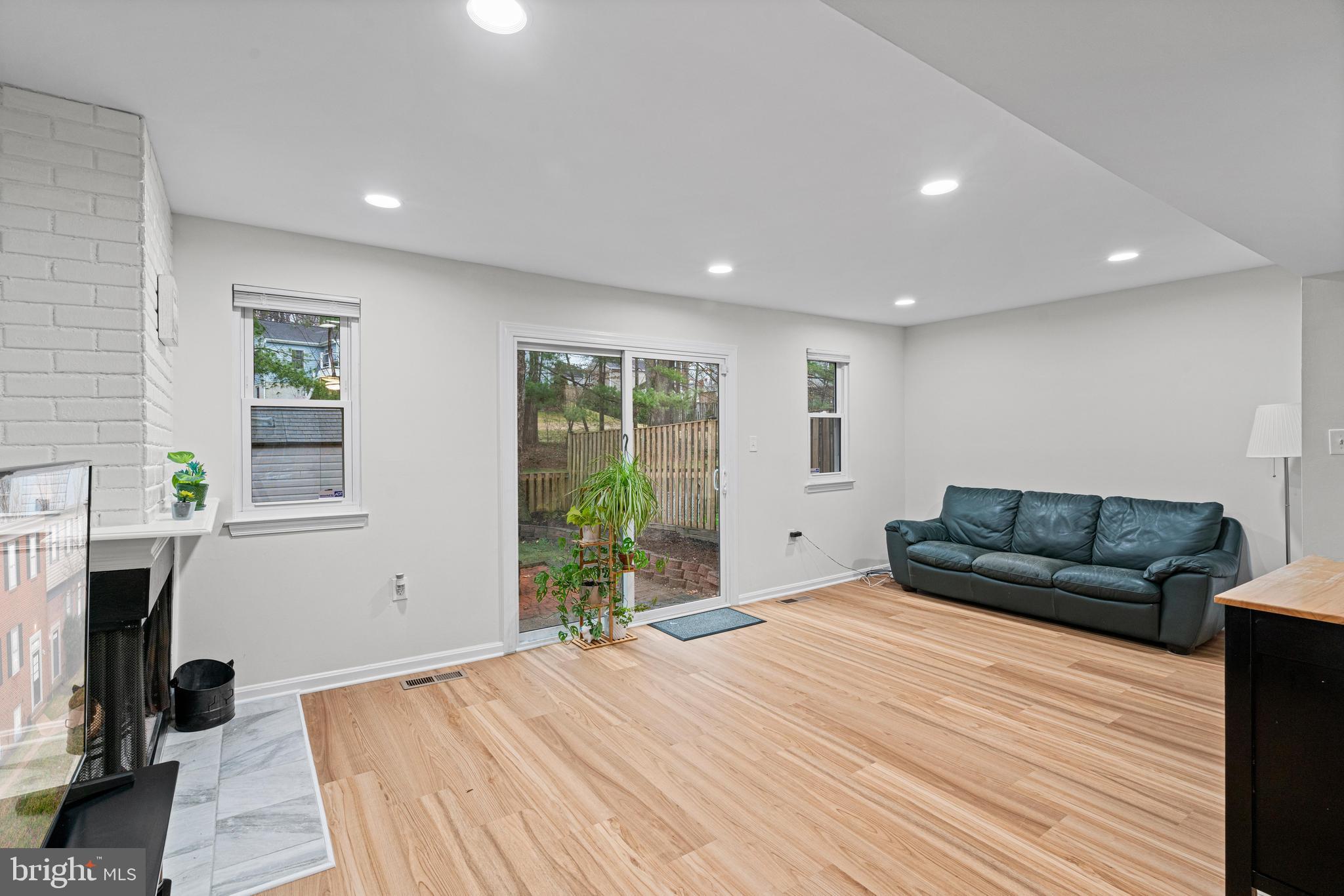 BURKE STATION SQUARE - Residential