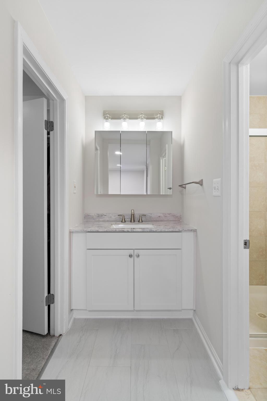 BURKE STATION SQUARE - Residential