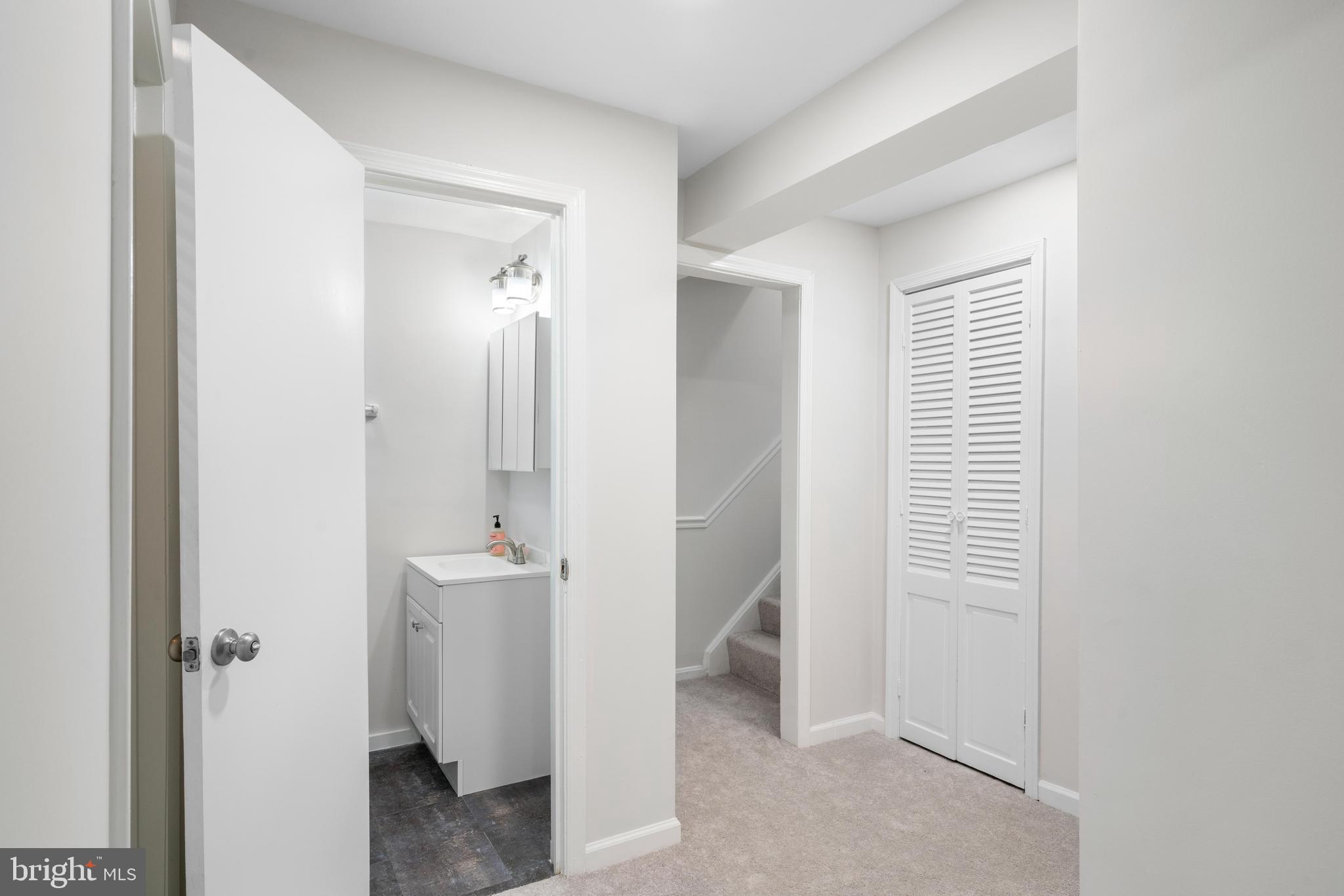 BURKE STATION SQUARE - Residential