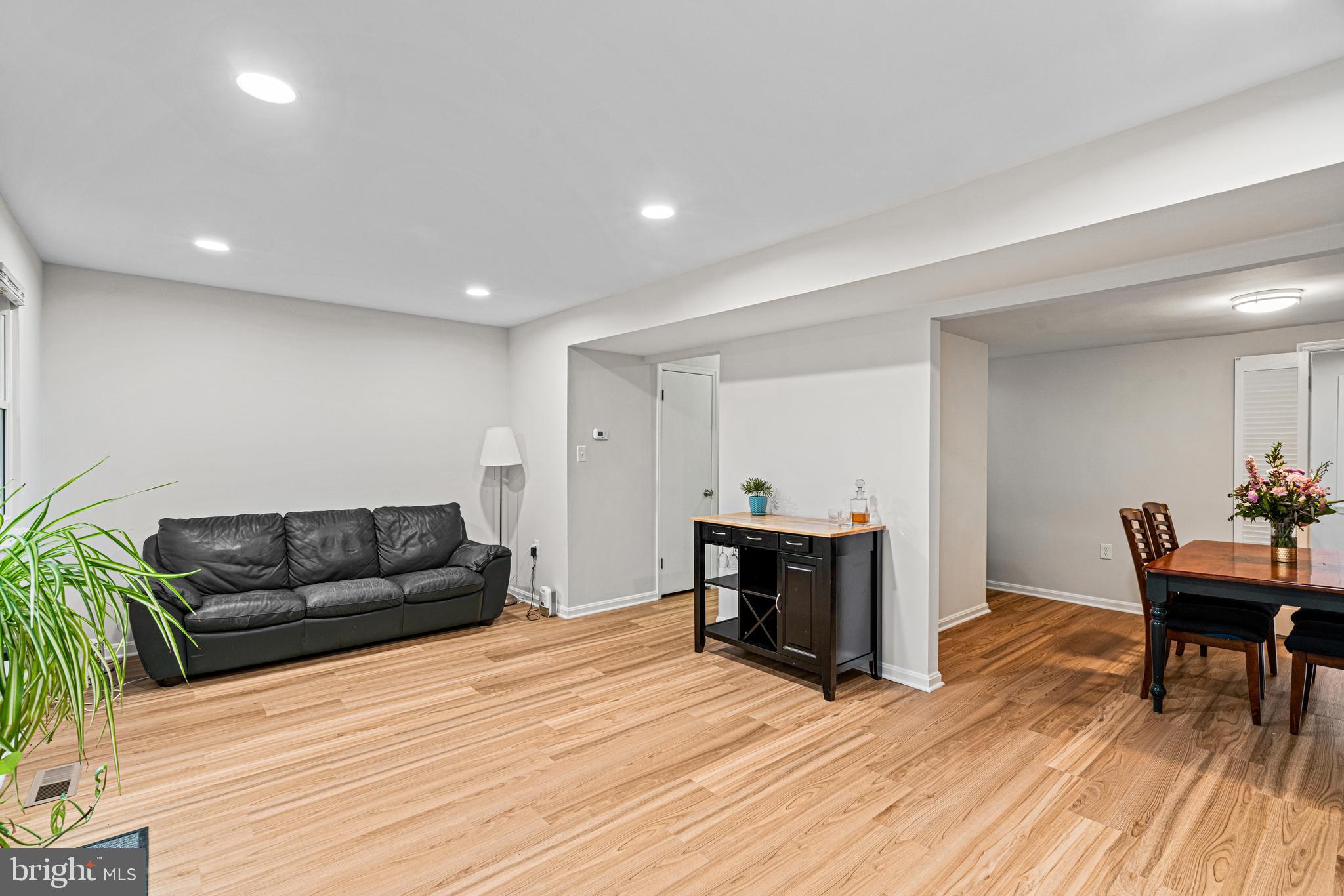 BURKE STATION SQUARE - Residential