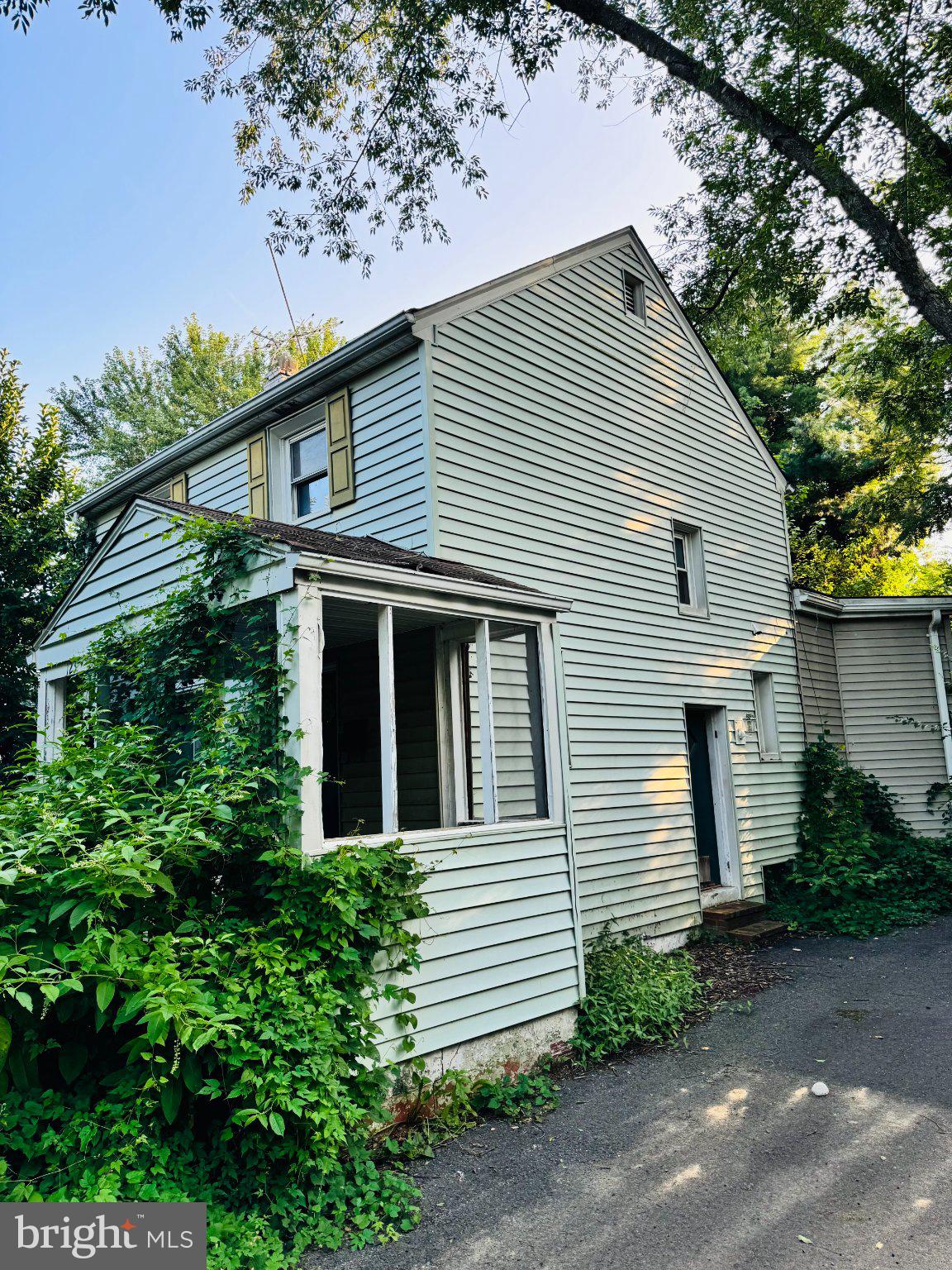123 W WESTMORELAND ROAD