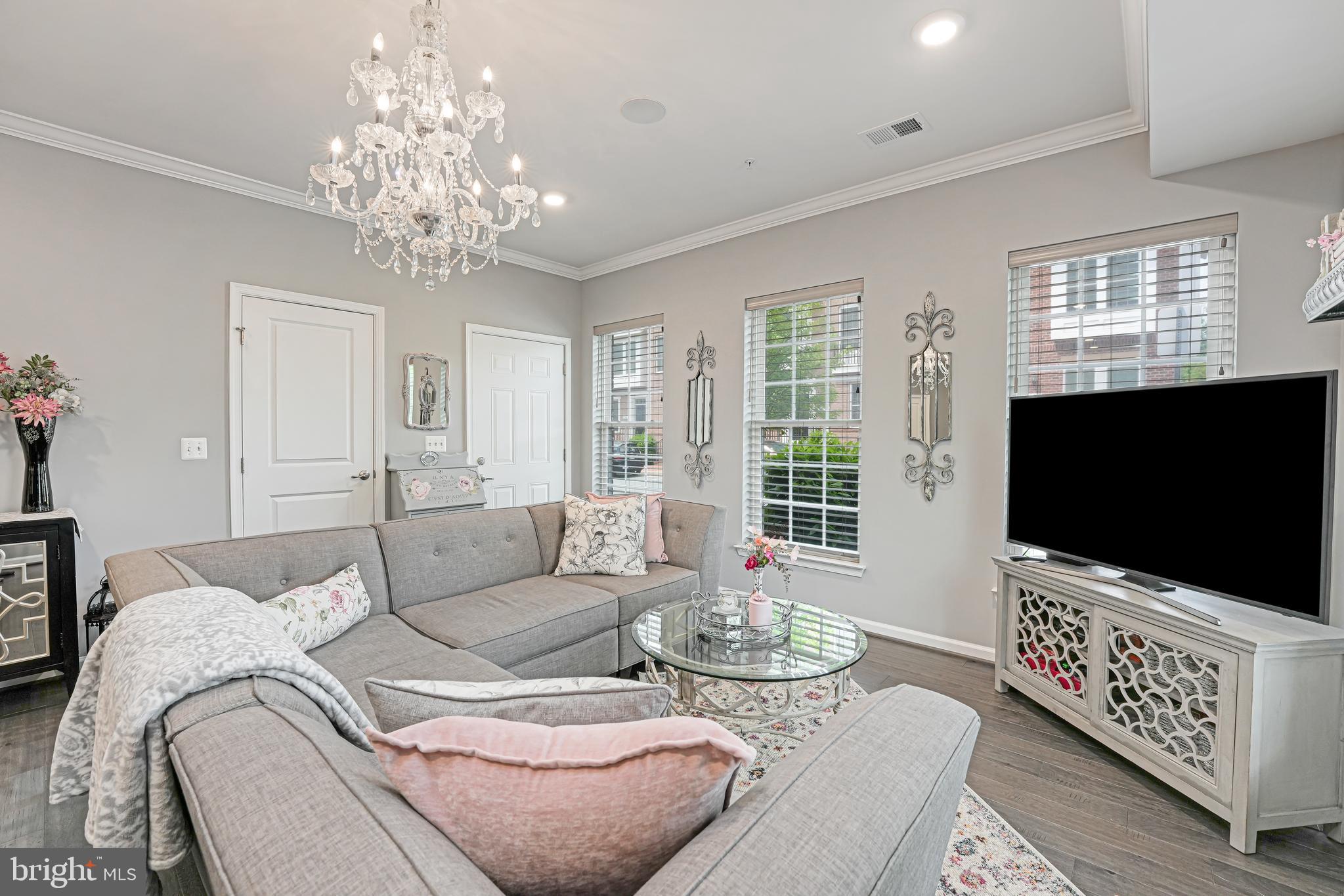 CRESCENT PLACE - Residential