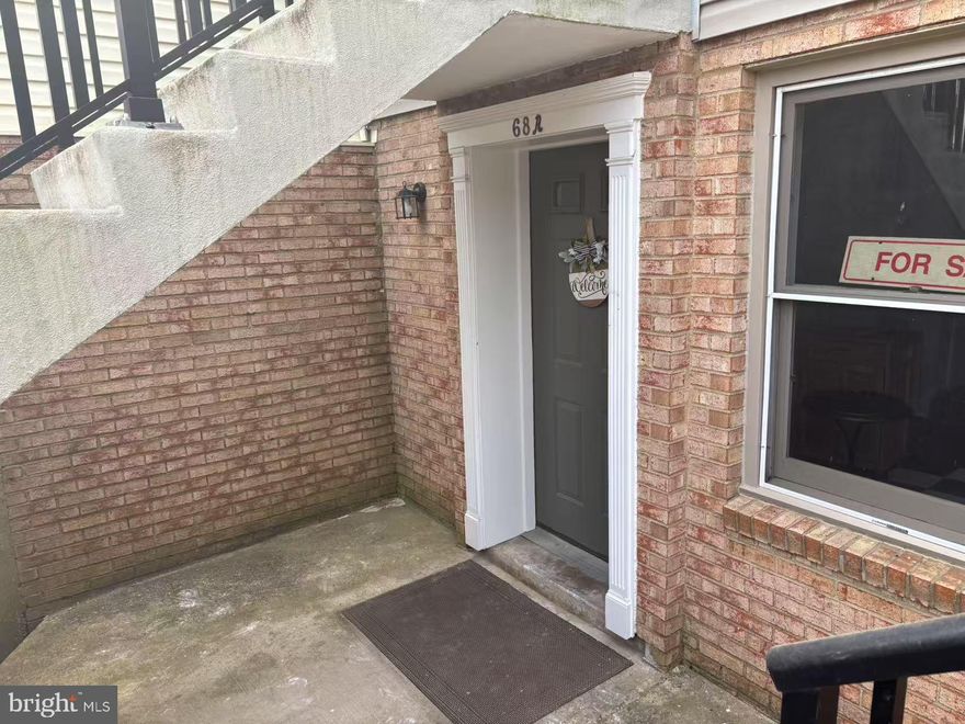 Priced to sell! New paint, new carpet! Only about 1 mile to Clarendon Metro from this 1 bedroom, 1bath patio unit in a quiet community of Arlington. Stainless Steel Refrigerator, Oven/range, Micro-wave in kitchen.  Washer/Dryer in unit. Backs to open common area and jogging/bike trail. Prime location. Easy access to DC,  Pentagon, major transit, theater, shopping and dining. Water/sewer, trash are included in low condo fee.