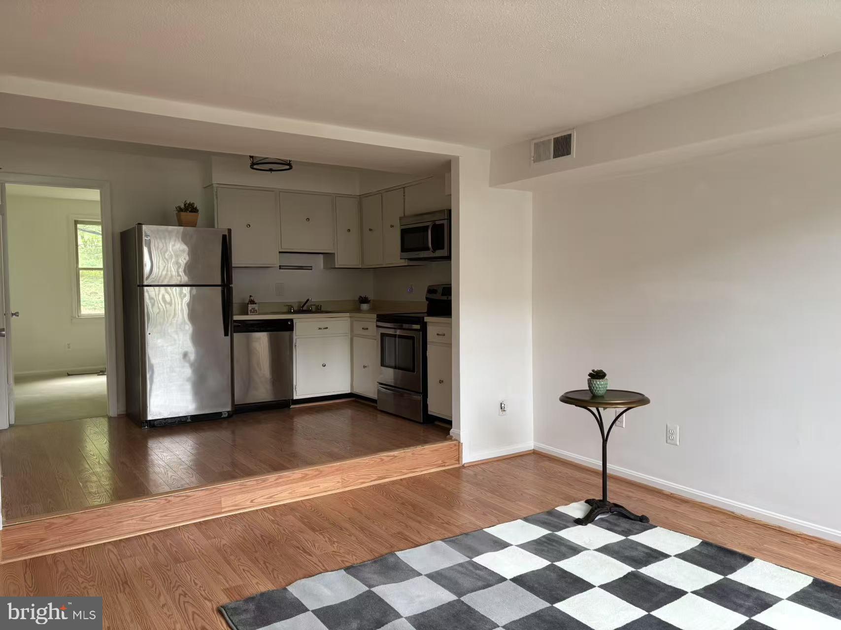 BEDFORD PARK - Residential