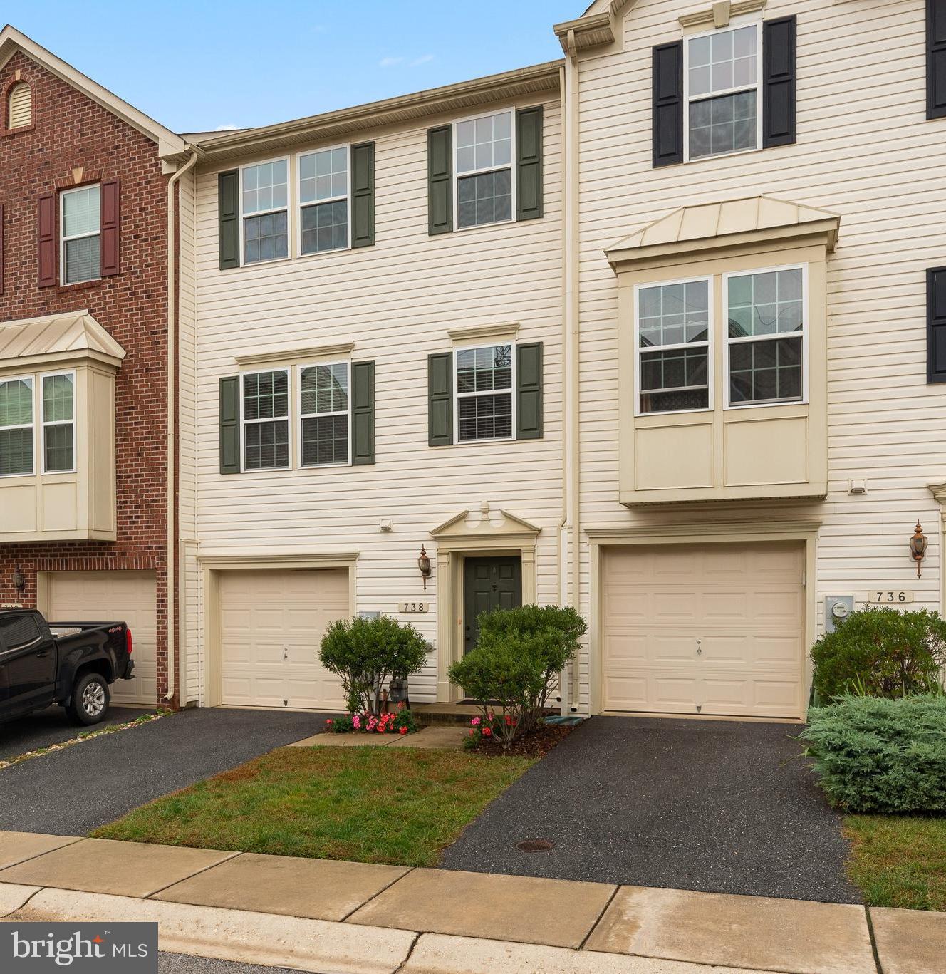 PINE RIDGE CROSSING - Residential