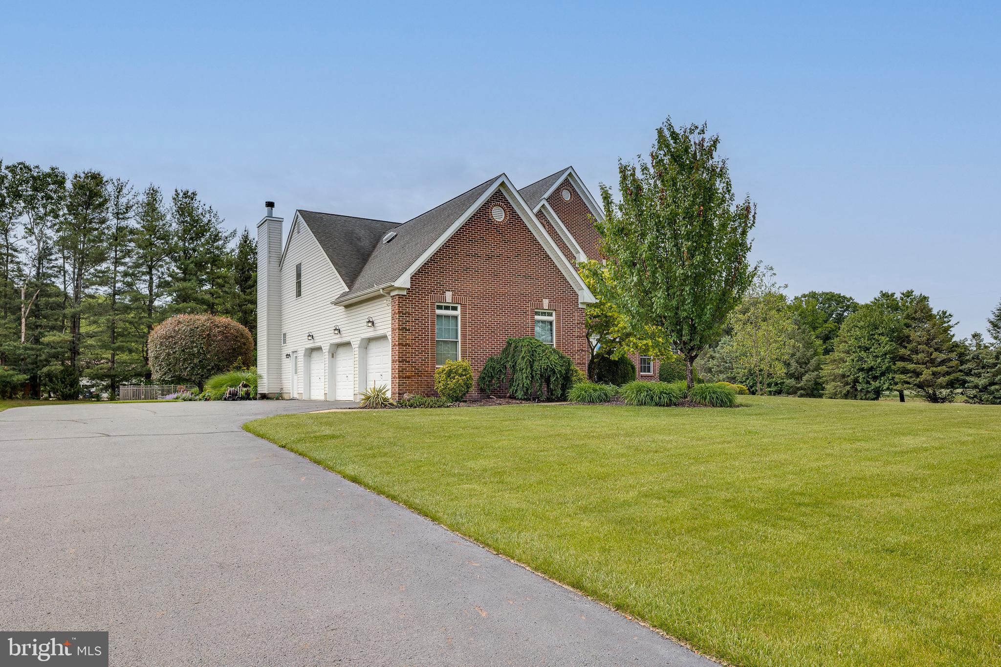 2 DELLAIRA COURT