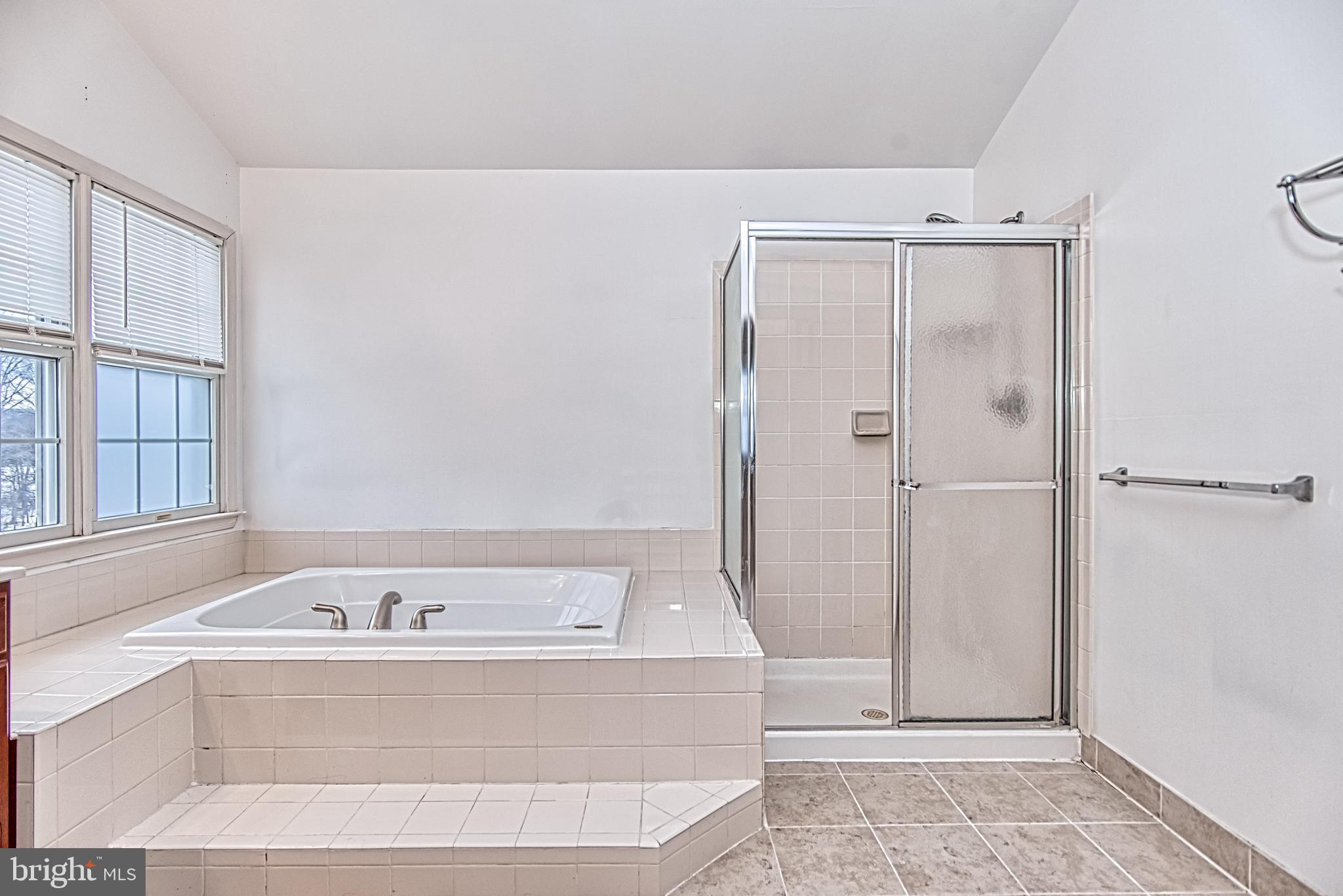 DOMINION VALLEY COUNTRY CLUB - Residential Lease